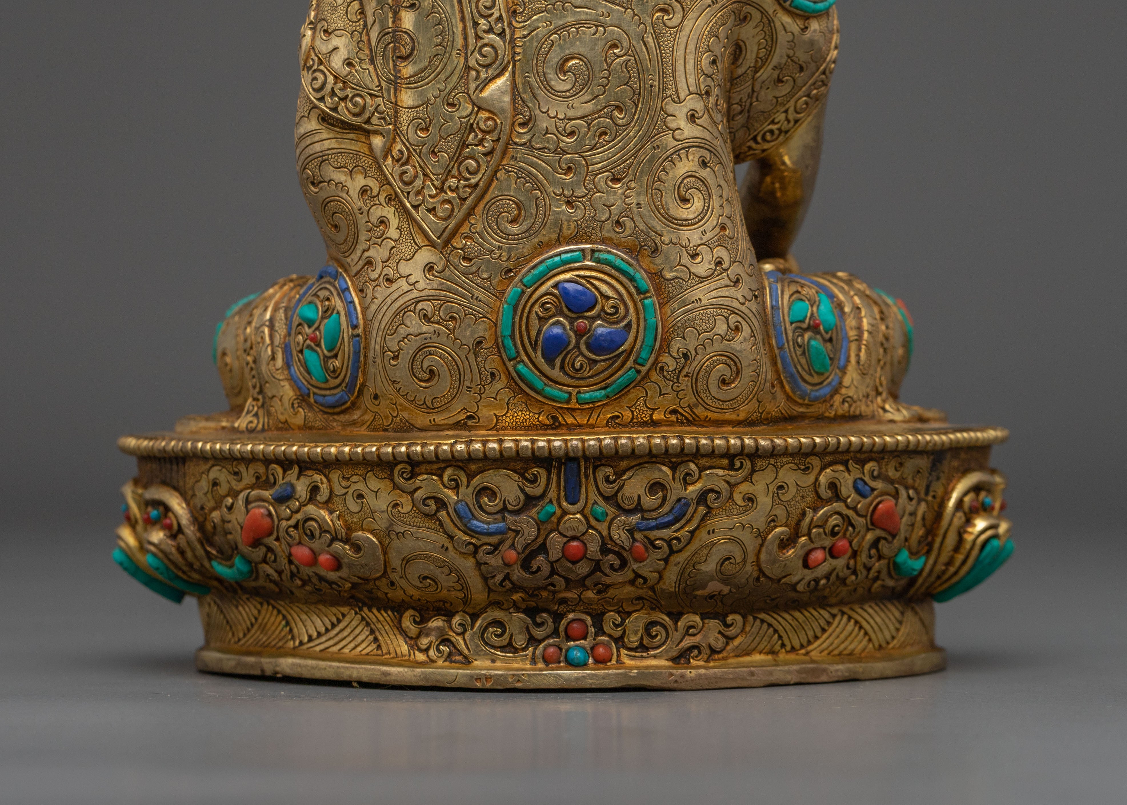 Handcrafted Shakyamuni Buddha Statue for Altar: Symbol of Enlightenment