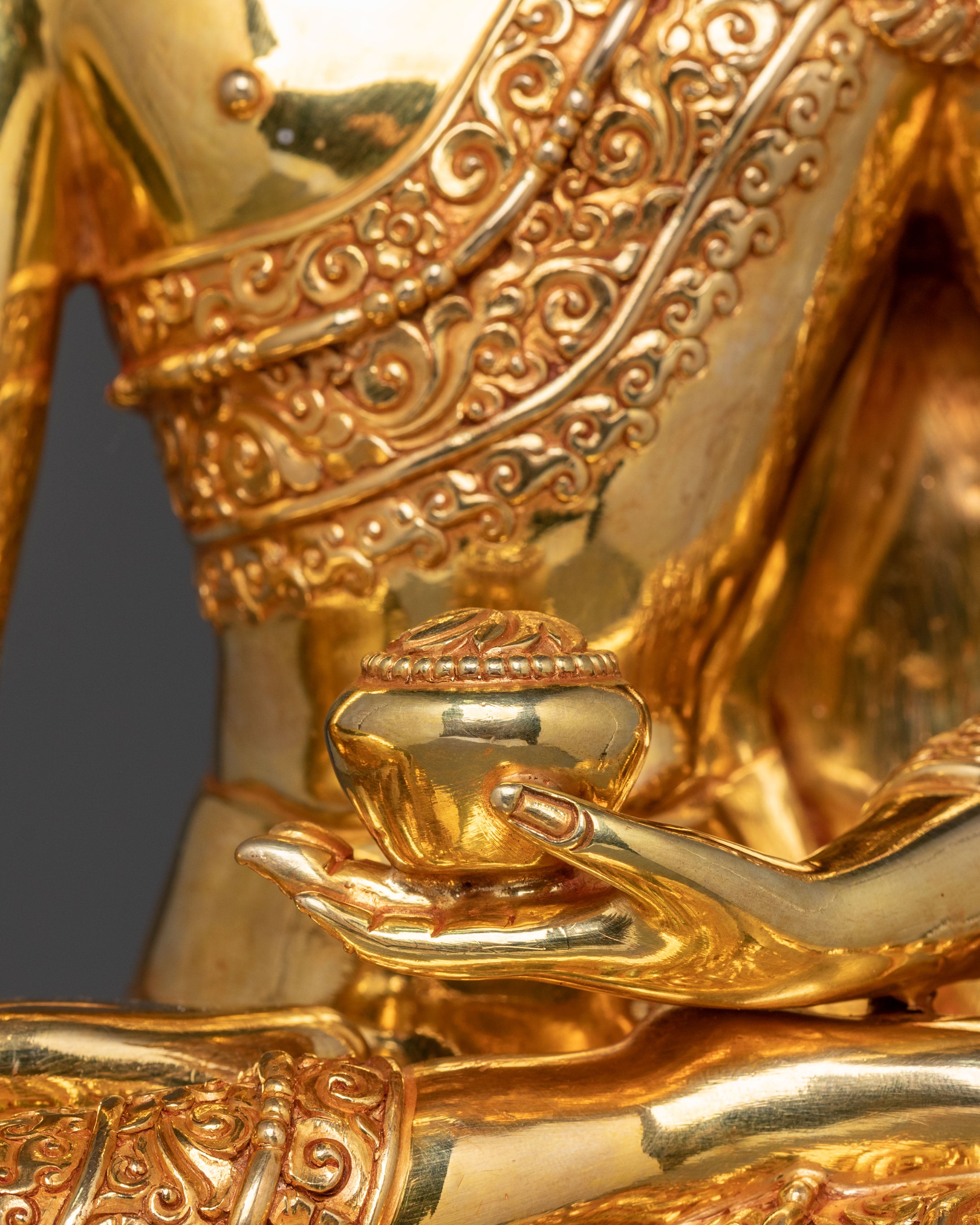 Majestic Shakyamuni Buddha Golden Statue