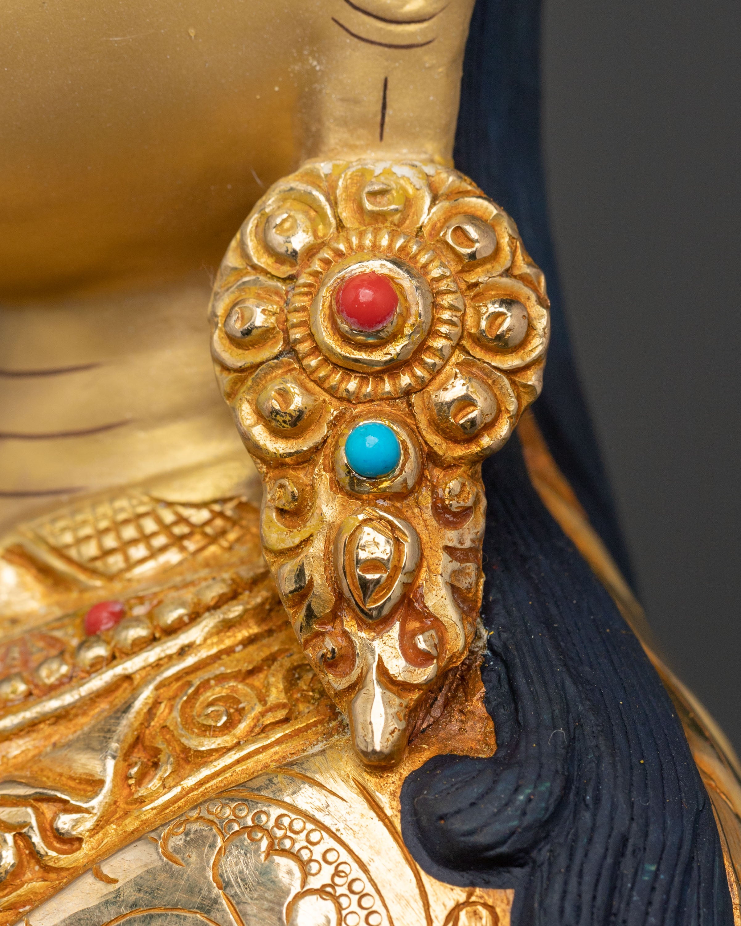 Handcrafted Guru Rinpoche Statue: Sacred Figurine