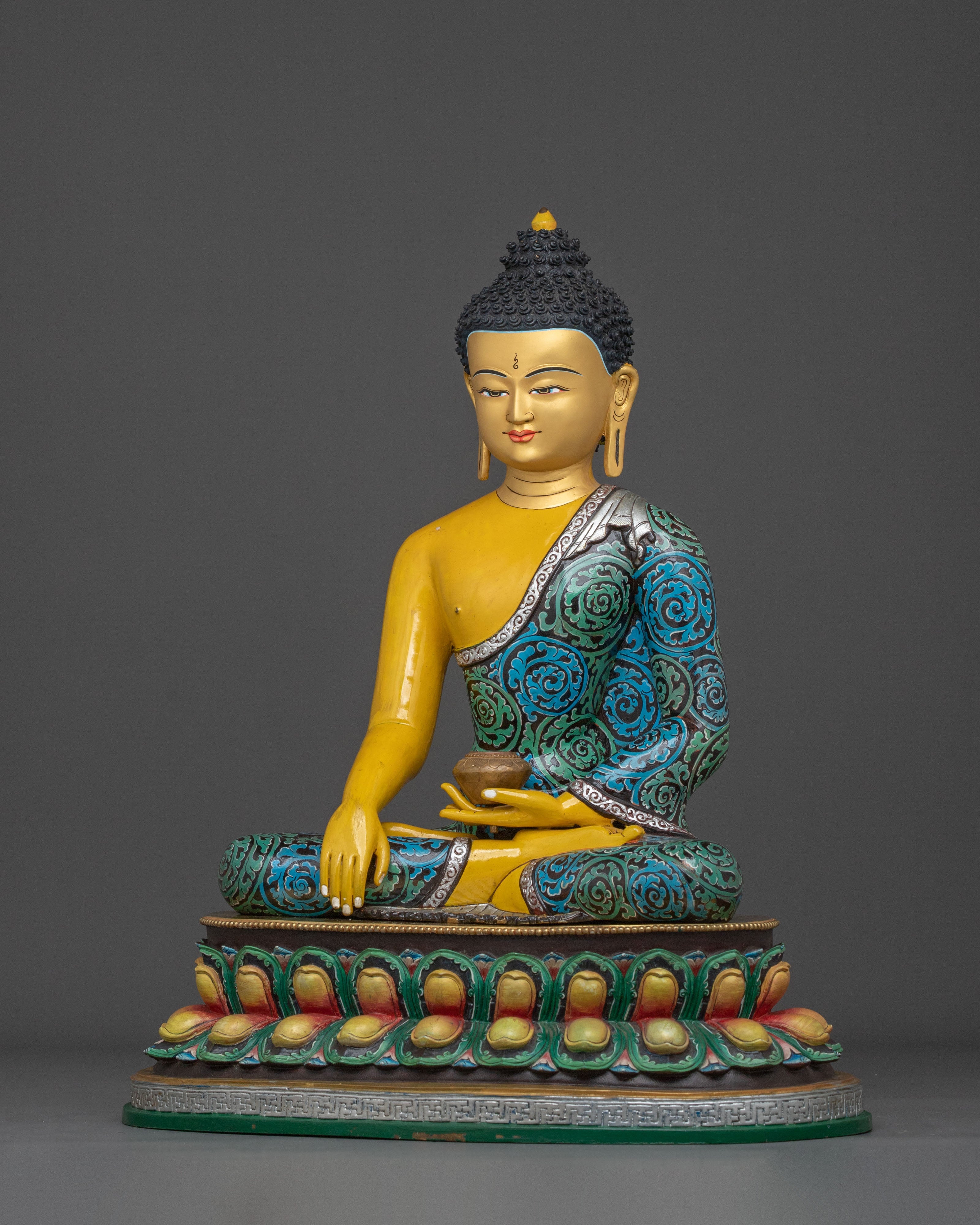The Traditional Shakyamuni Buddha Statue in 24K Gold Gilded