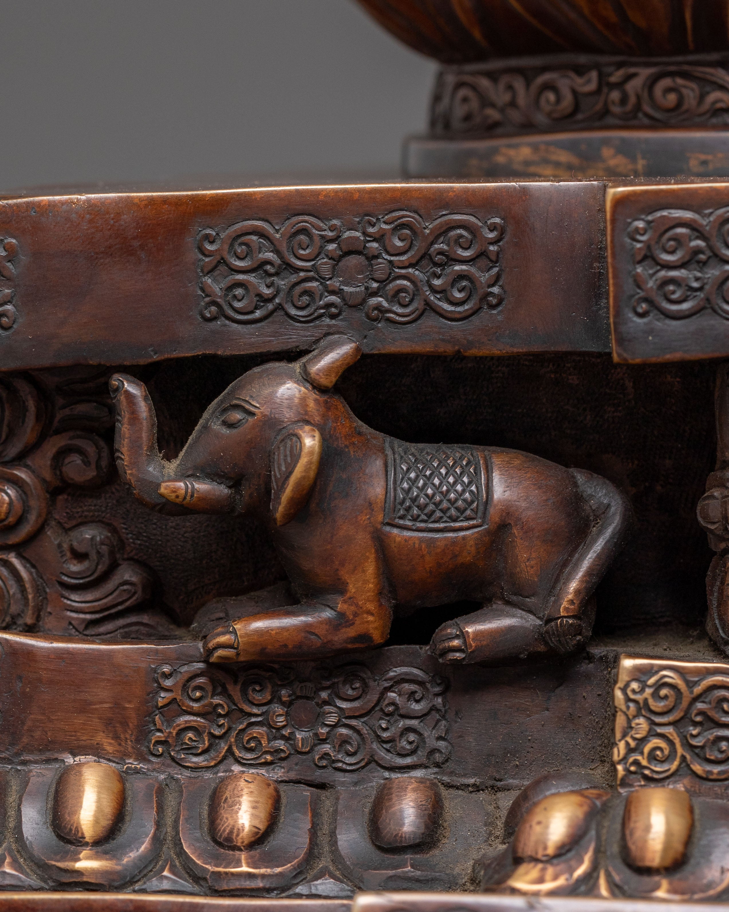 Crown Shakyamuni Buddha Statue on Throne for Rituals