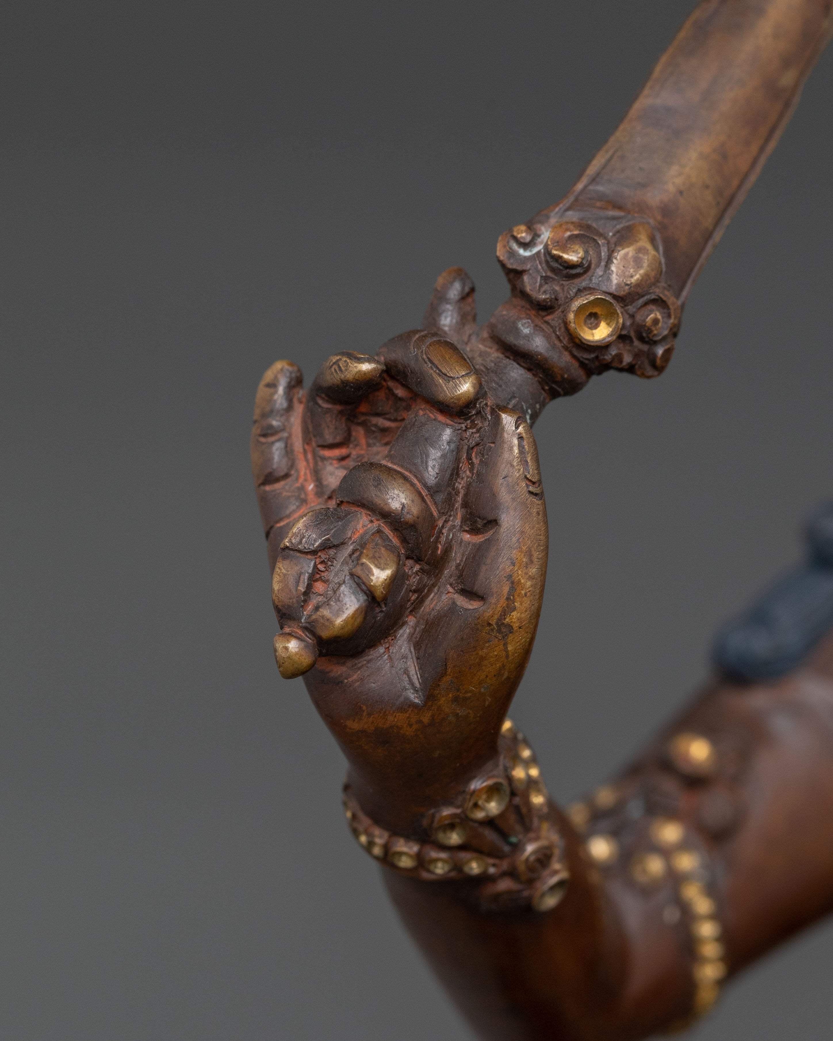 Wisdom Statue: Symbol of Knowledge & Enlightenment