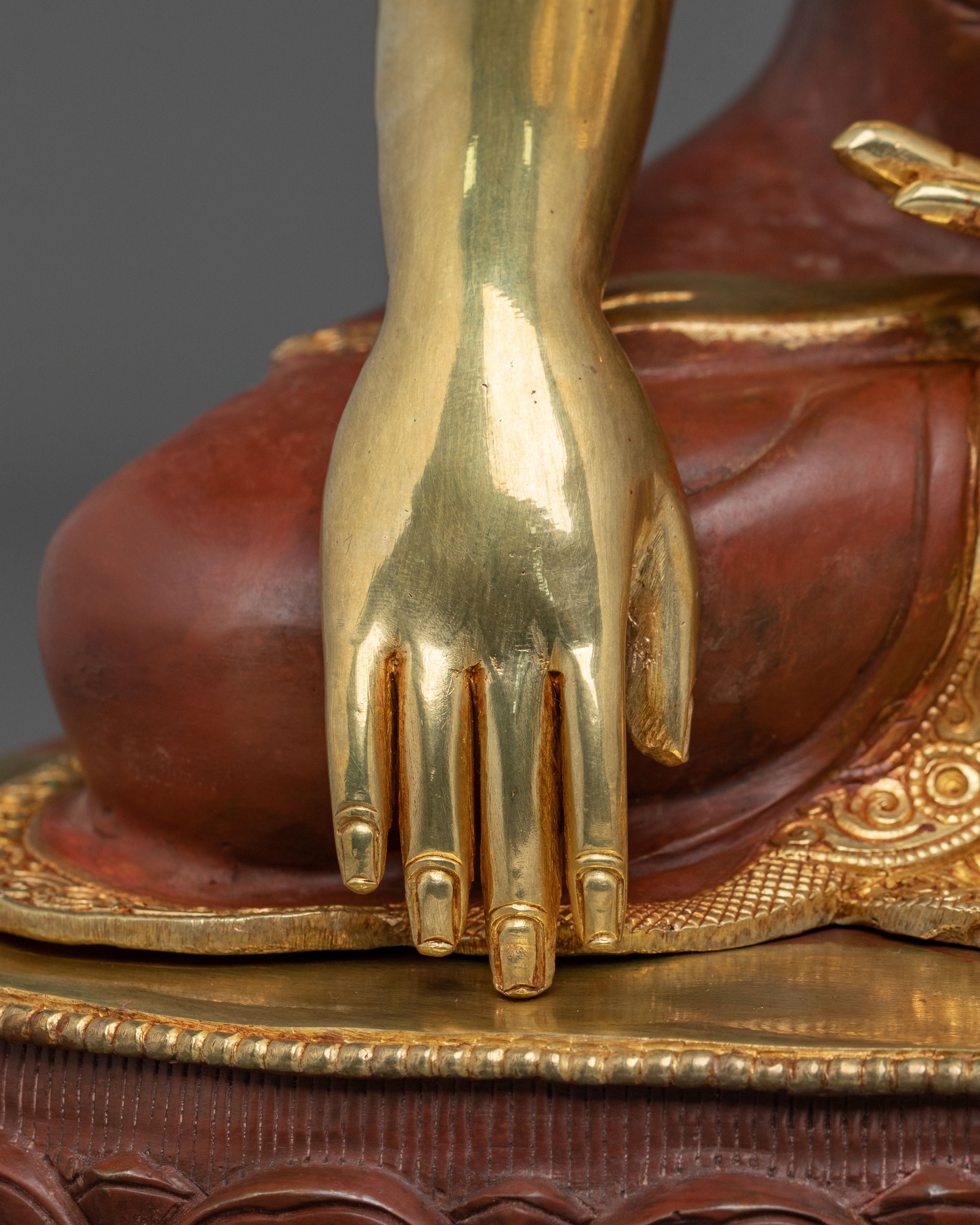 Serene Shakyamuni Buddha Sculpture for Meditation