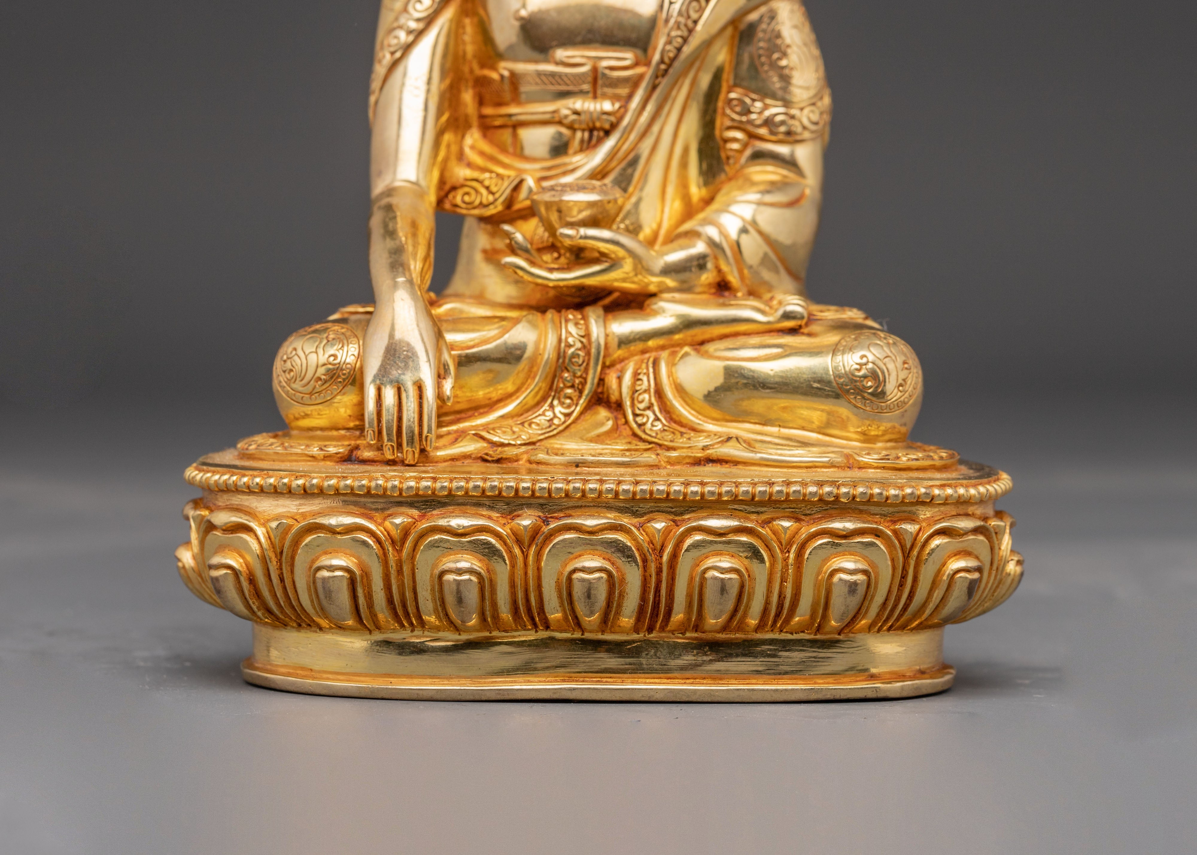 Shakyamuni Buddha Golden Statue: Founder of Buddhism