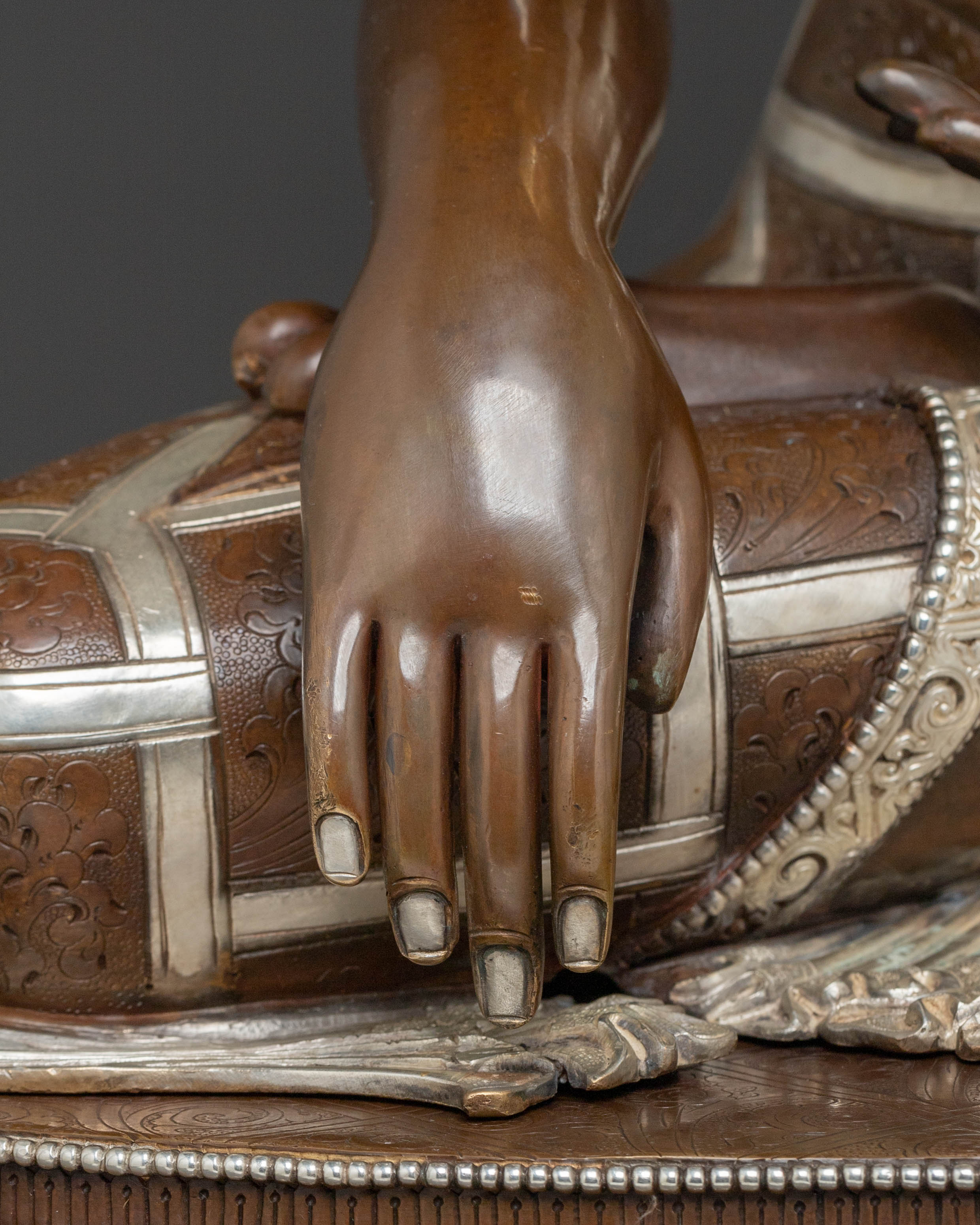 Shakyamuni Buddha: Monastic Golden Figurine