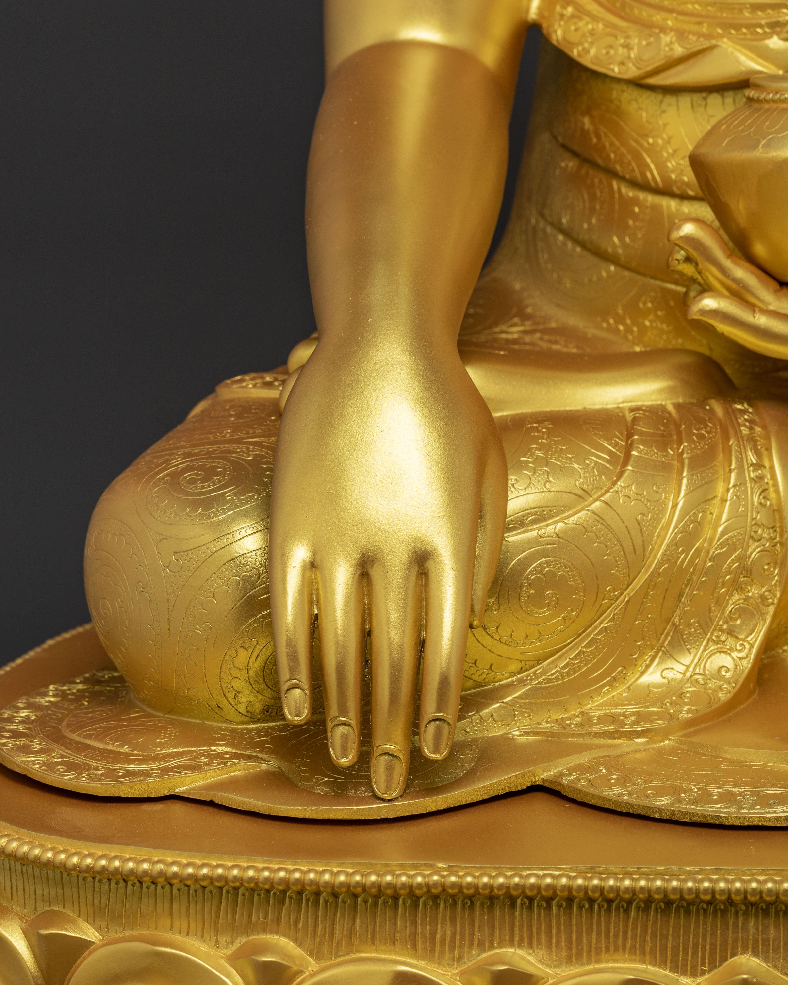 Golden Shakyamuni Buddha Peaceful Statue