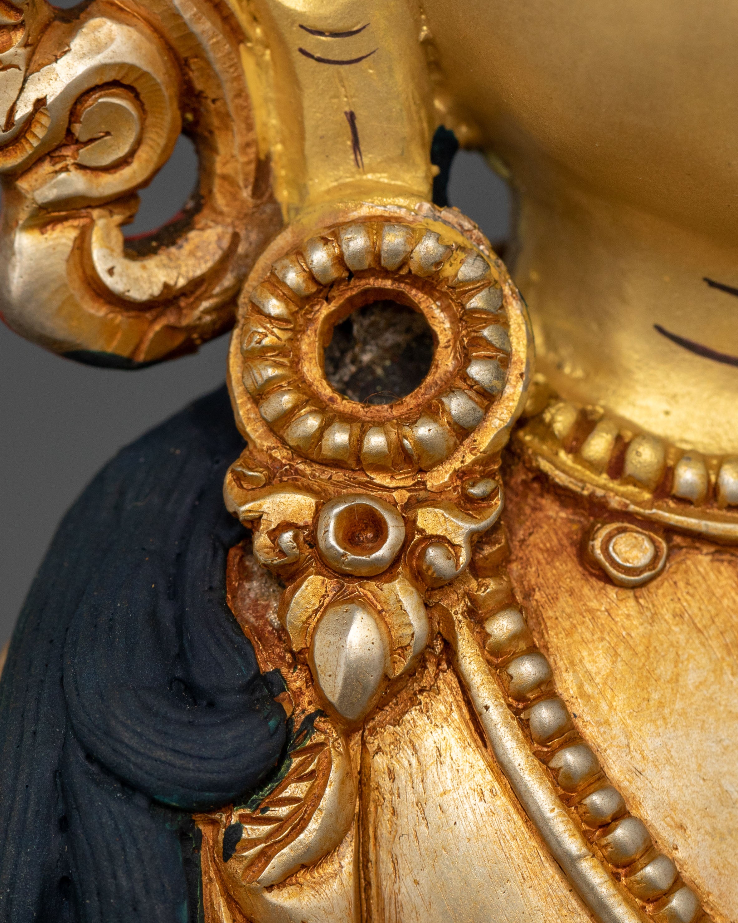 Long Life Deity Amitayus Statue – Serene Gilded Copper