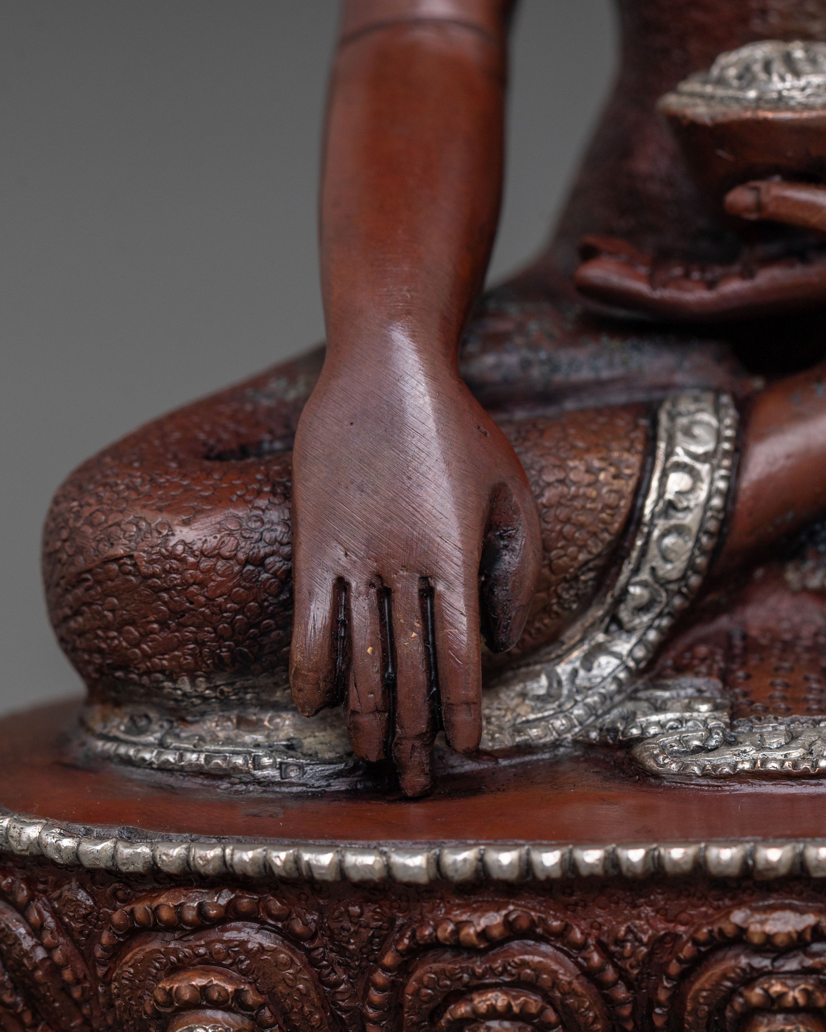 Shakyamuni Buddha Statue in Copper Body with Silver Plating