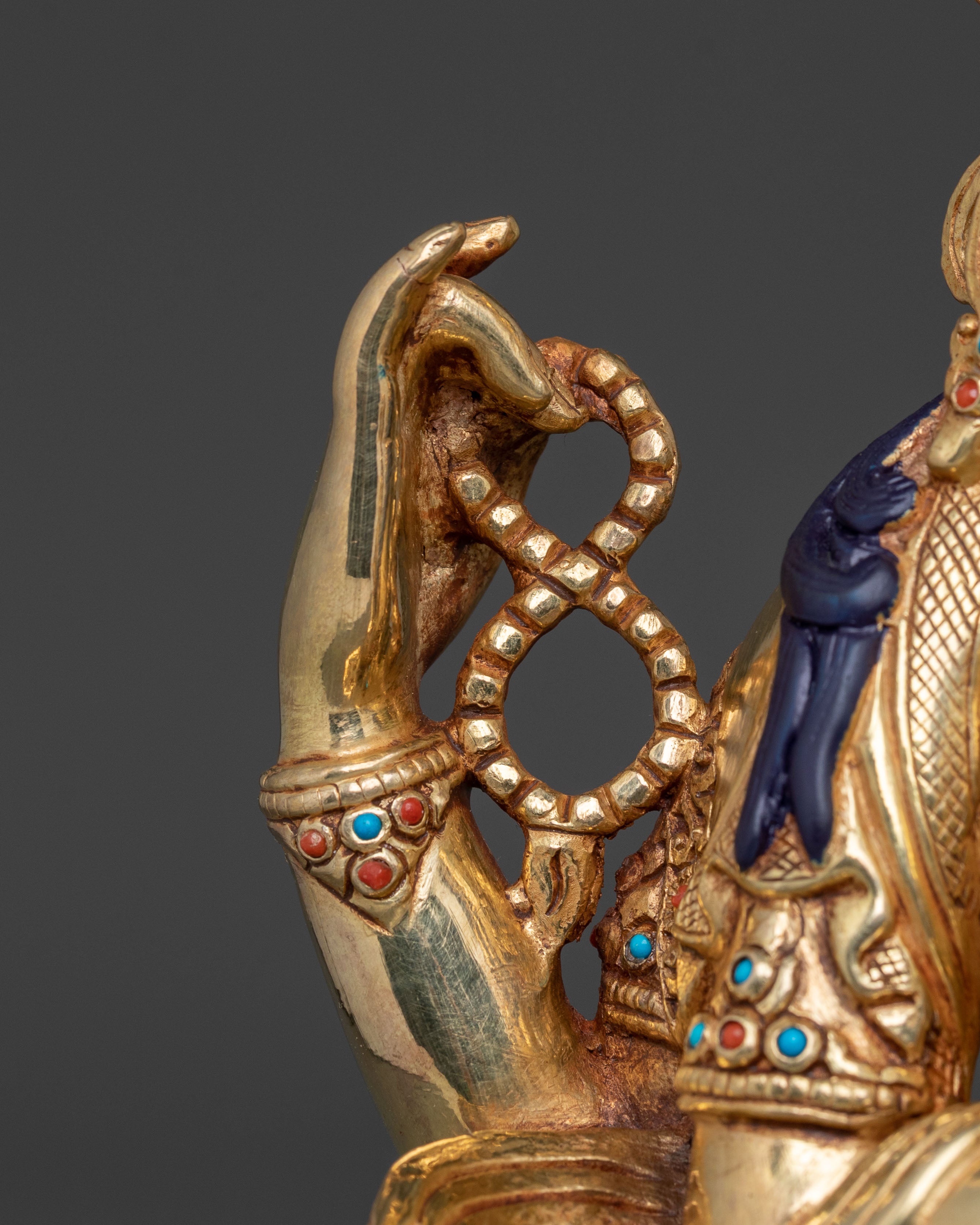 Chenrezig Sculpture: Compassionate Bodhisattva