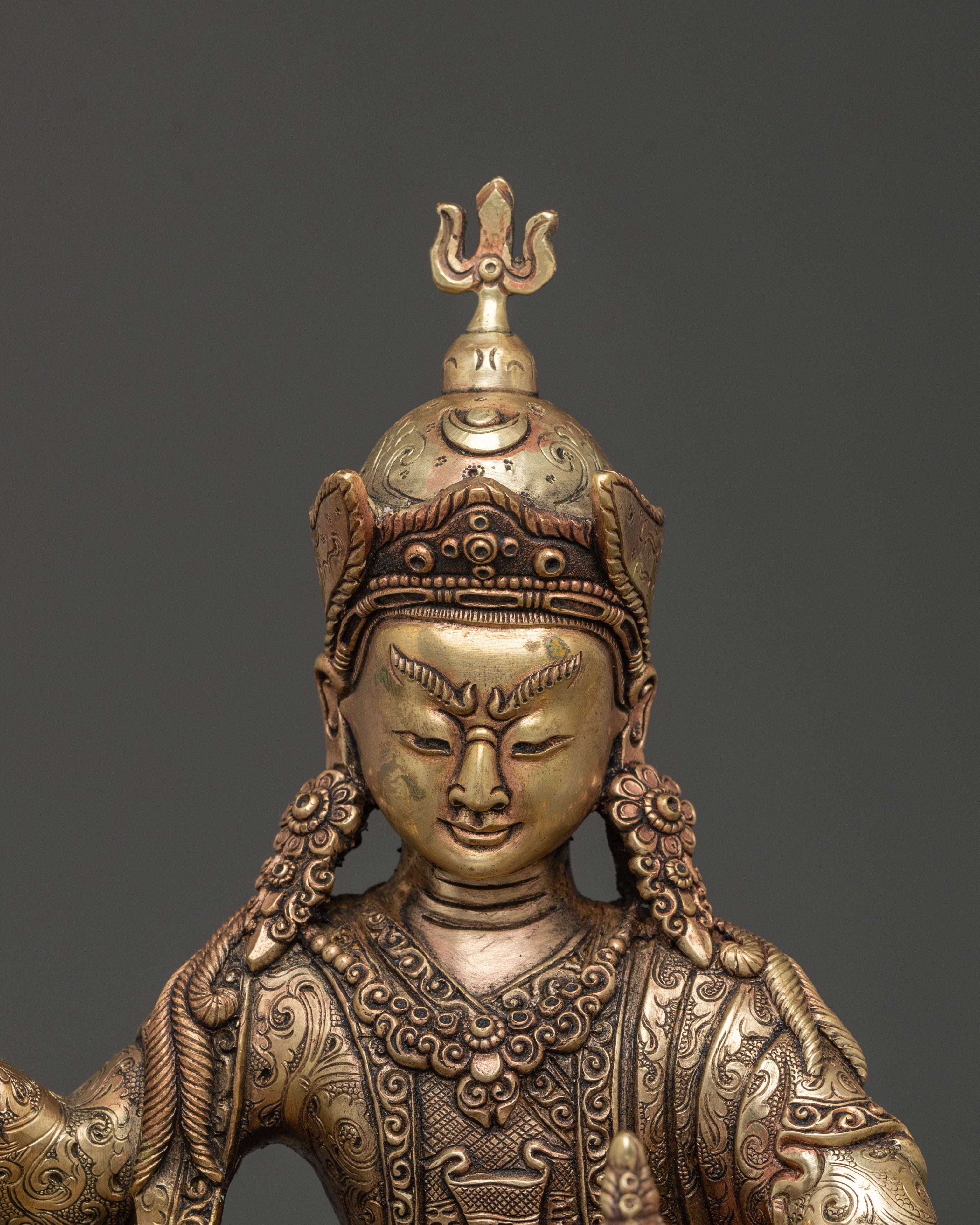 Handcrafted Padmasambhava Statue: Spiritual Teaching