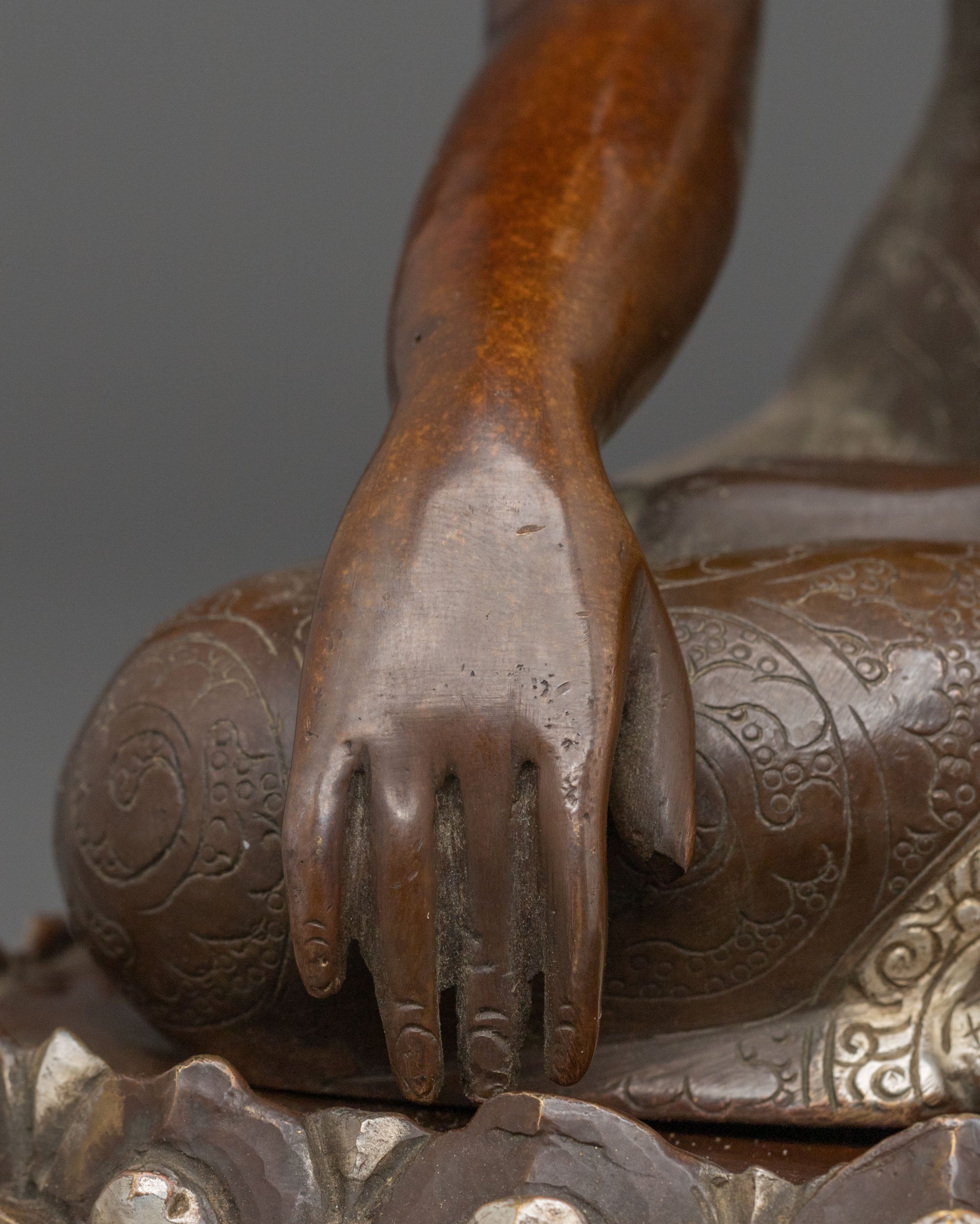 Handcrafted Shakyamuni Buddha Statue | Majestic Figurine