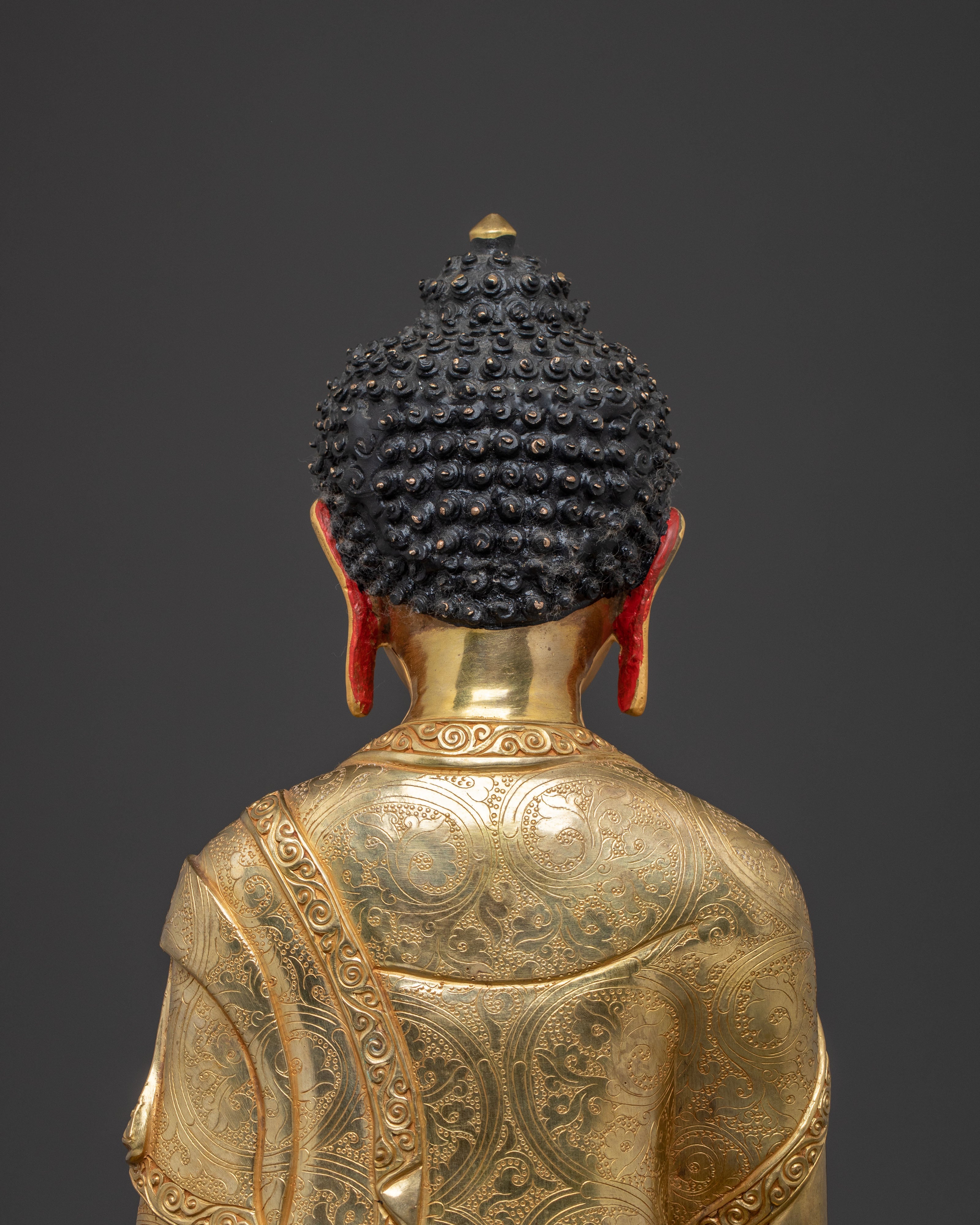 Golden Statue of Shakyamuni Buddha – Handcrafted Serenity