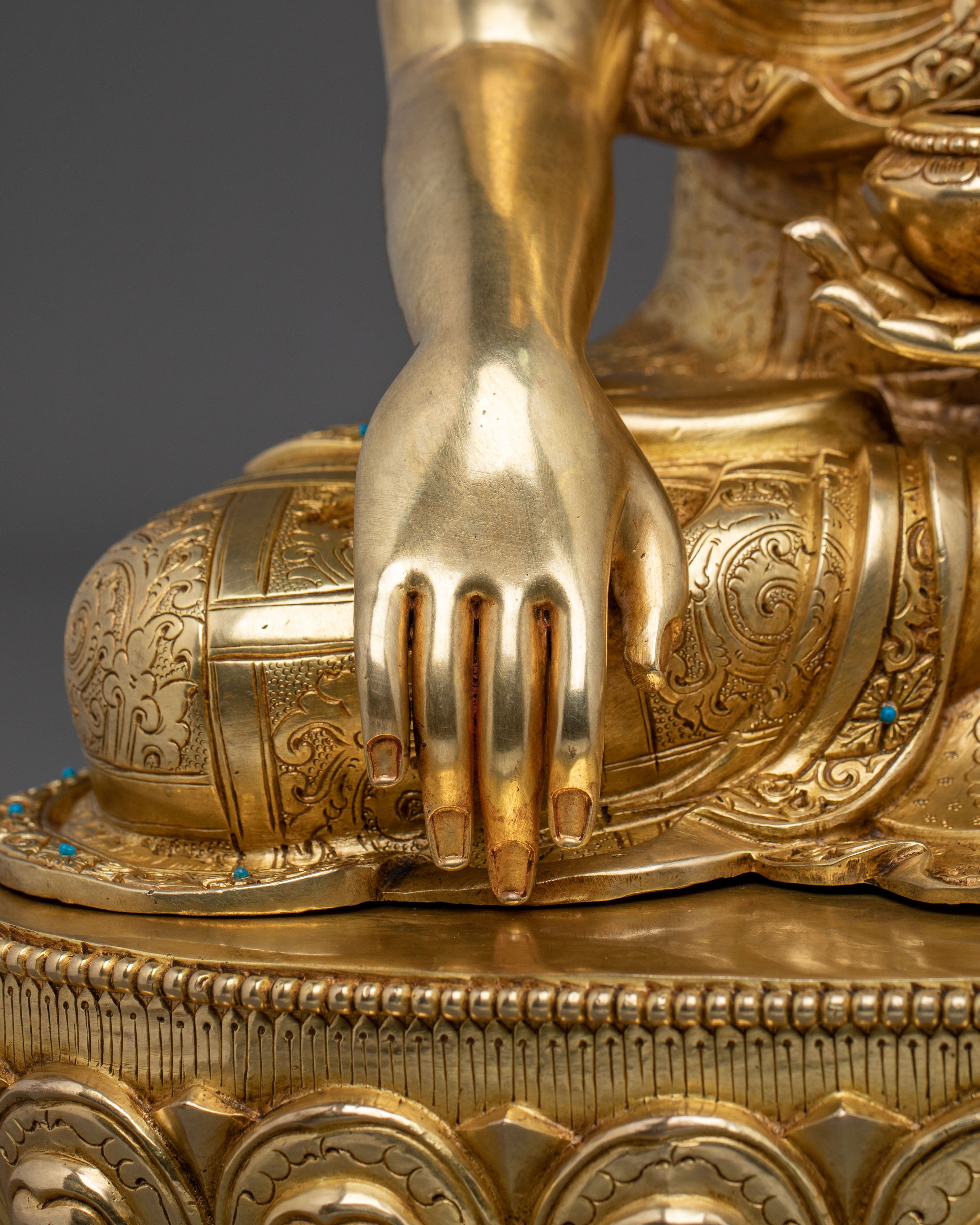 Shakyamuni Buddha Statue: Symbol of Wisdom and Peace