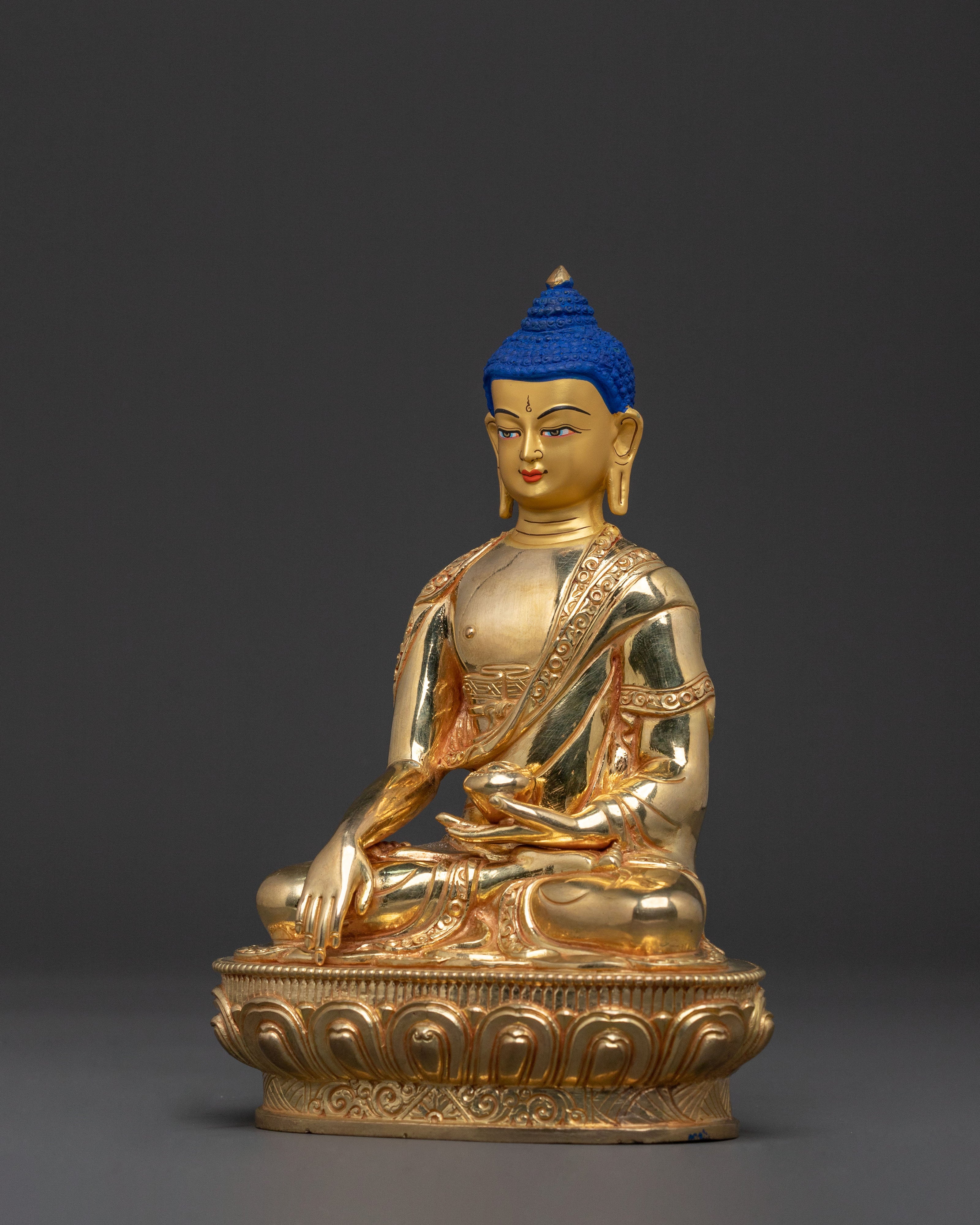 Shakyamuni Buddha Serene Golden Statue – Handcrafted Perfection