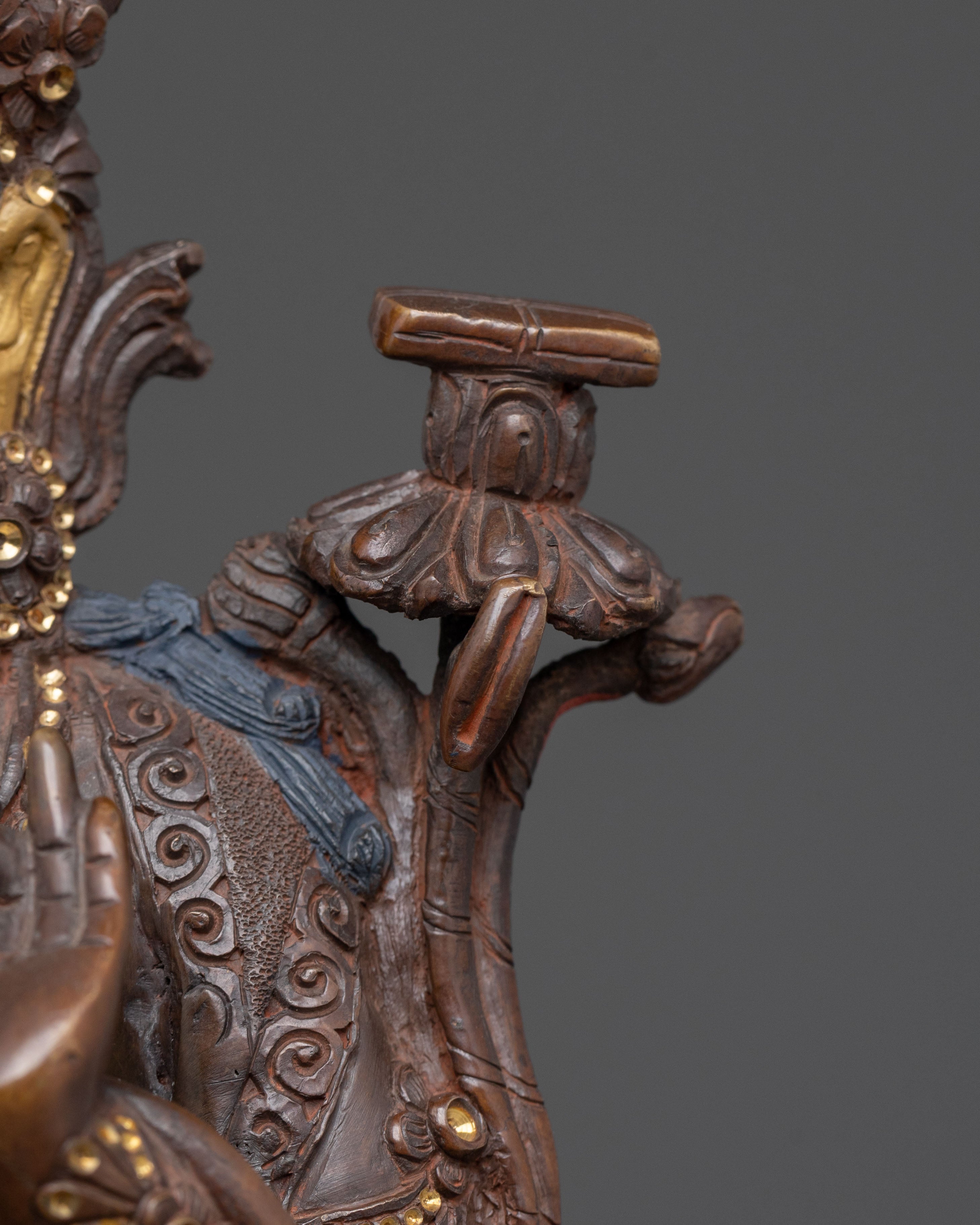 Wisdom Statue: Symbol of Knowledge & Enlightenment