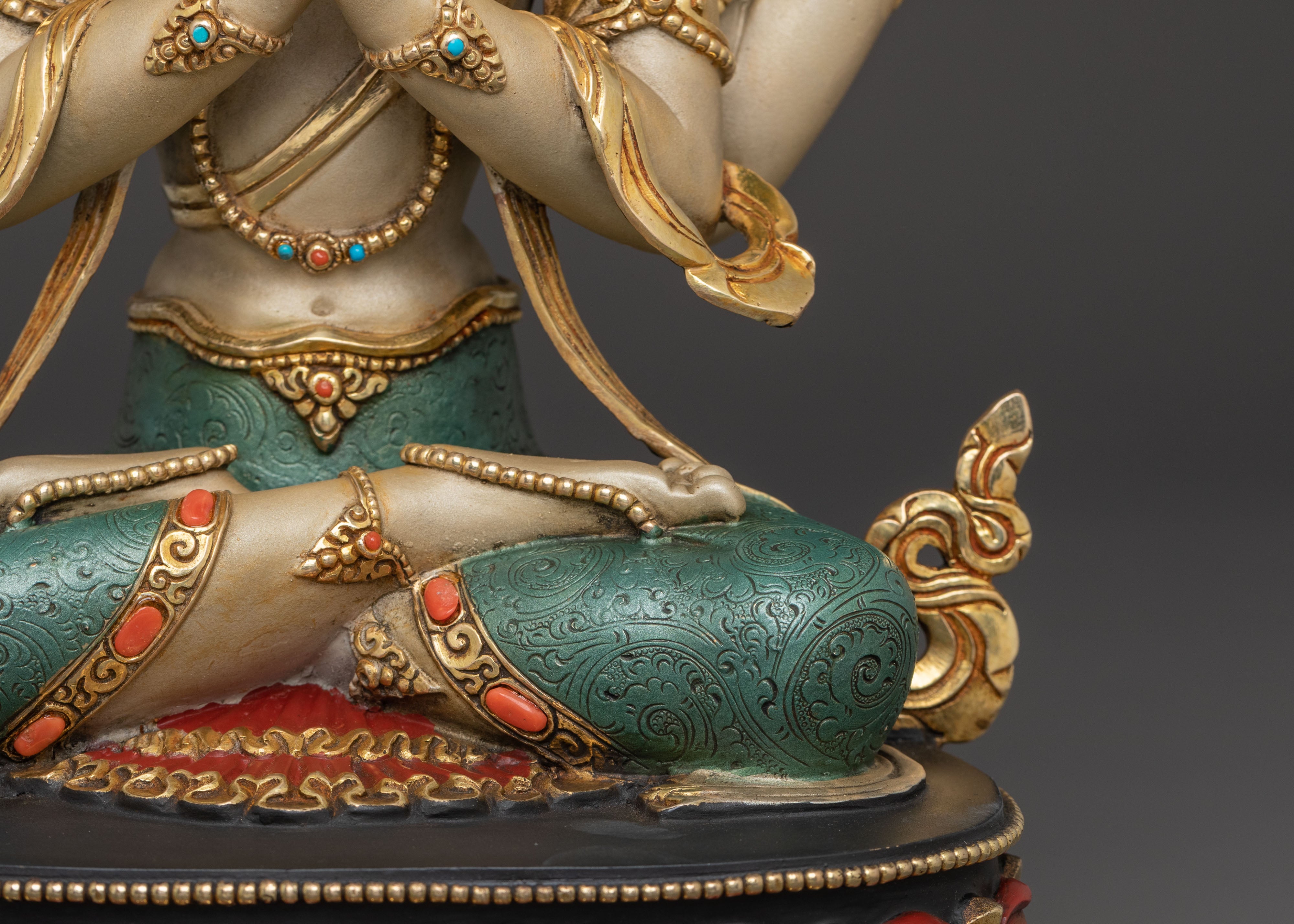 Chenrezig Sacred Compassion Statue: Gold-Plated Devotion