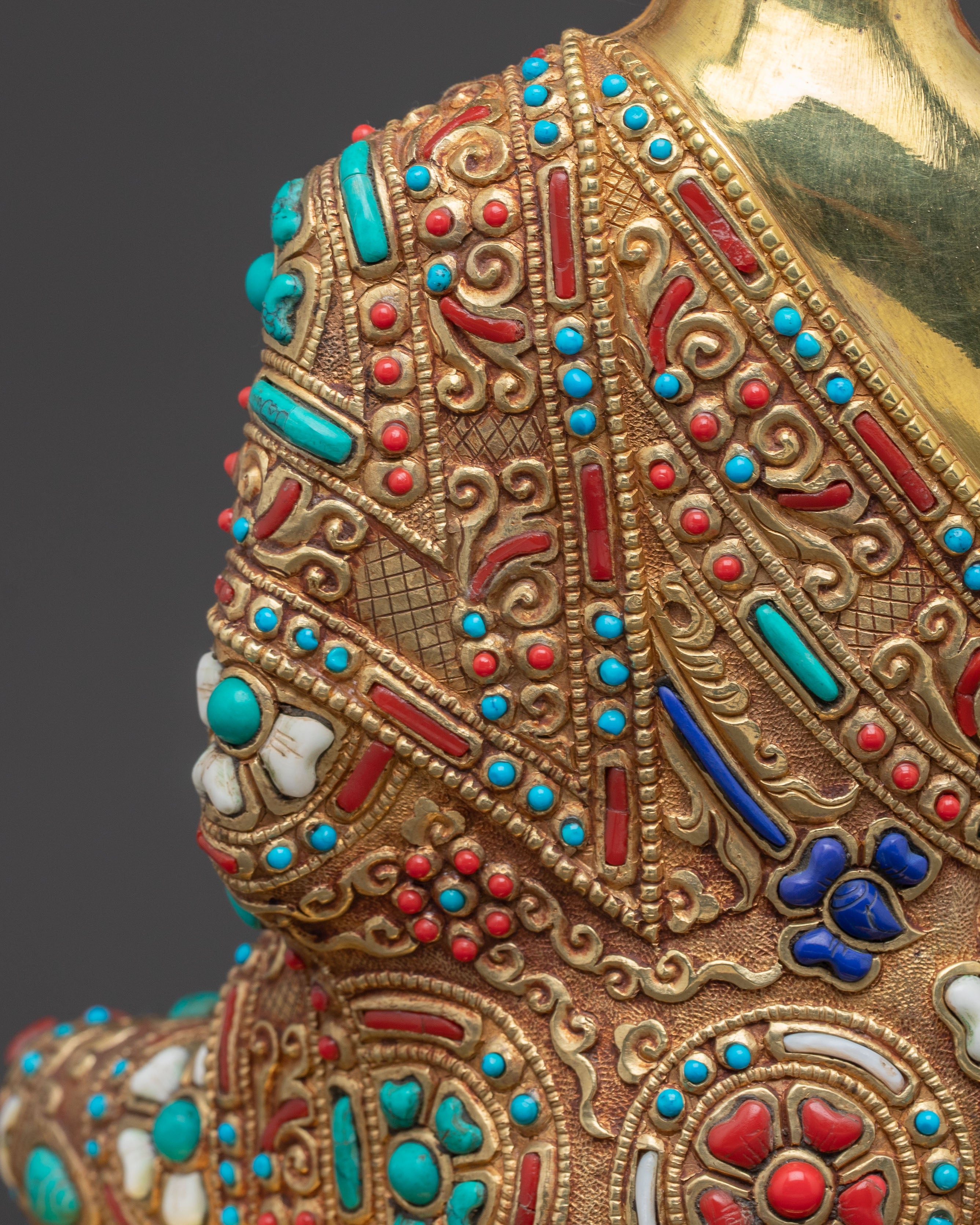 Shakyamuni Buddha Sculpture: Symbol of Power and Wisdom