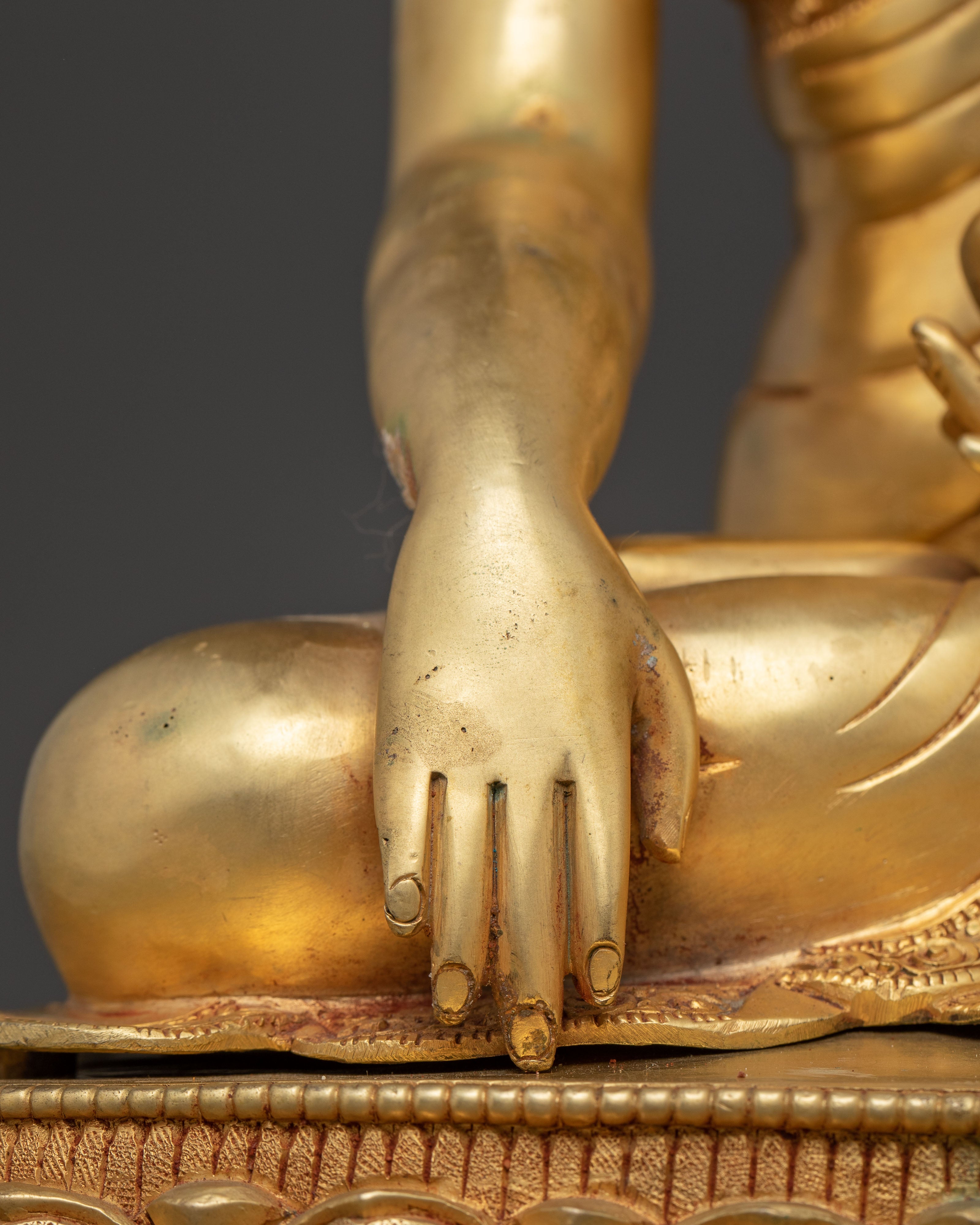 Handmade Gautama Buddha Statue: Symbol of Knowledge and Wisdom