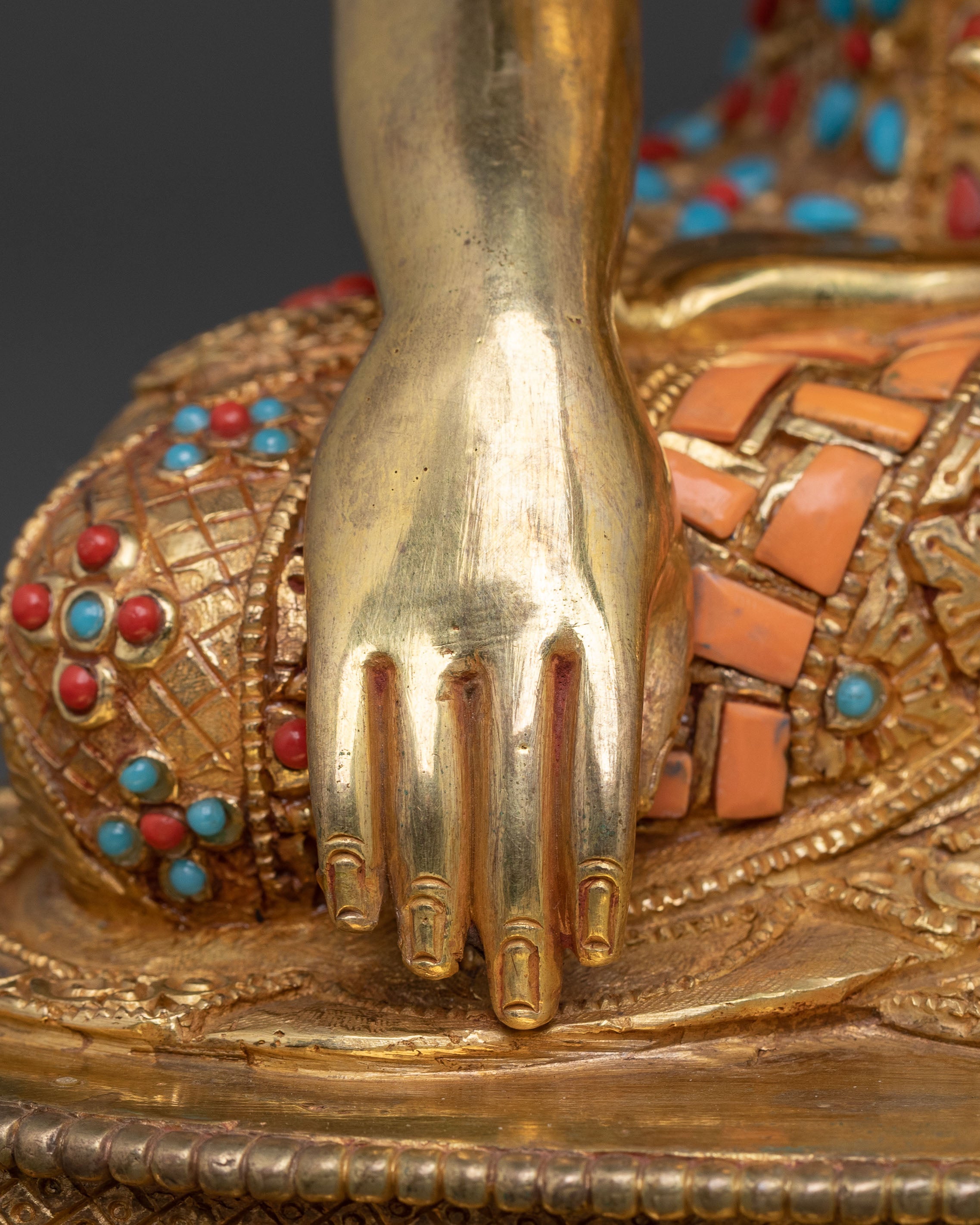 Shakyamuni Buddha Sacred Statue: Buddhist Decor