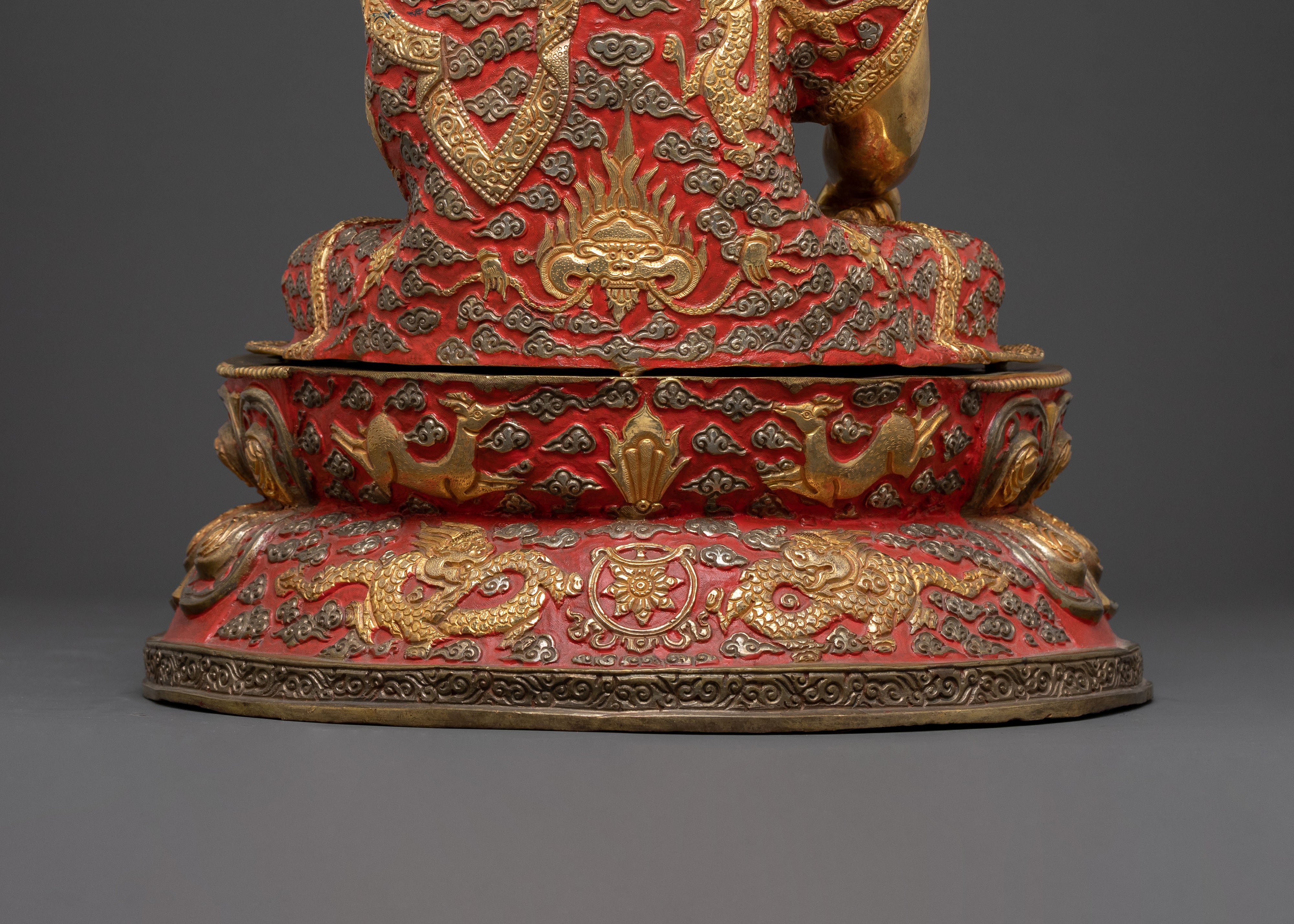 Shakyamuni Buddha Golden Statue: Enlightened Presence