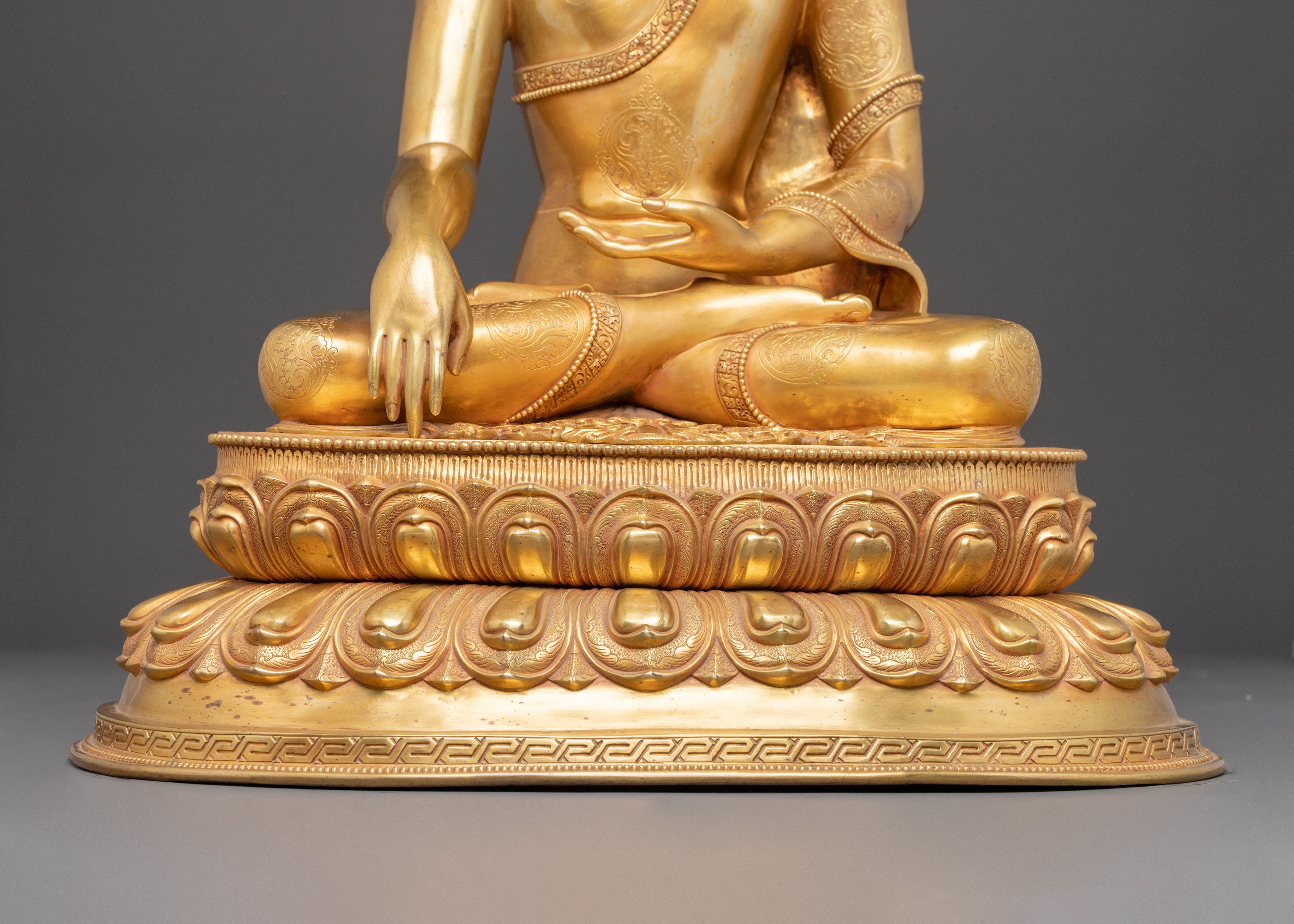 Shakyamuni Buddha Statue: Symbol of Wisdom and Compassion