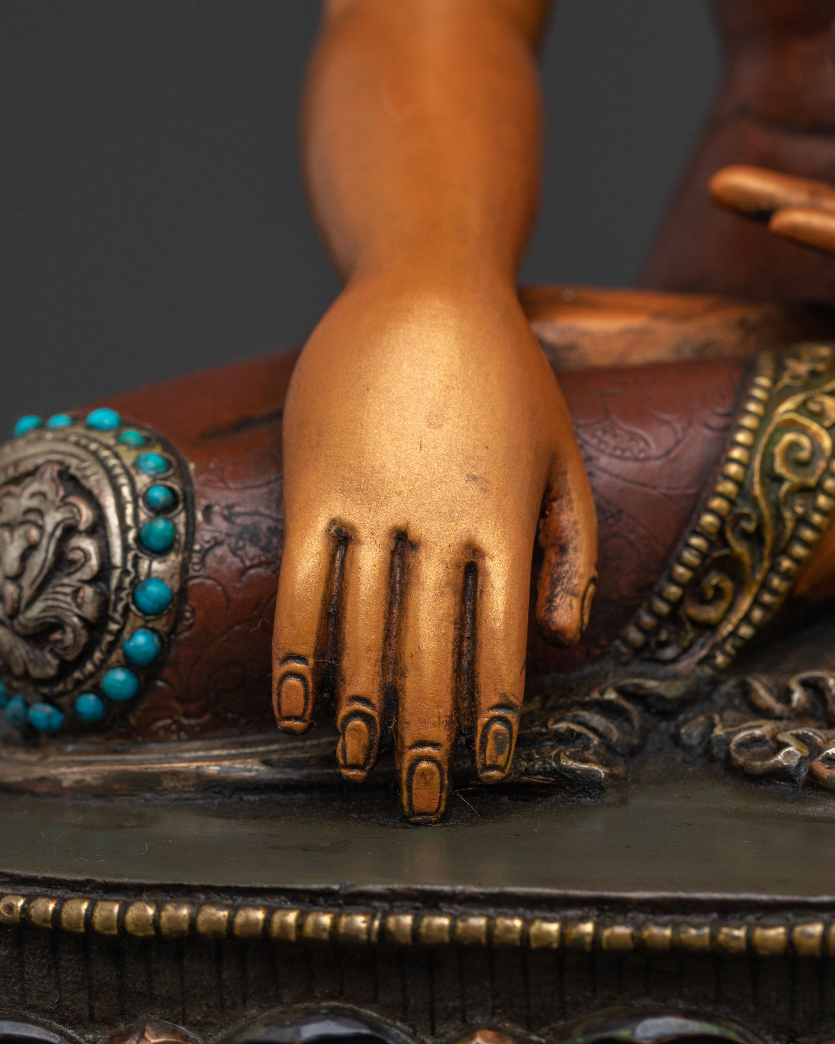 Shakyamuni Buddha Sculpture: Symbol of Wisdom