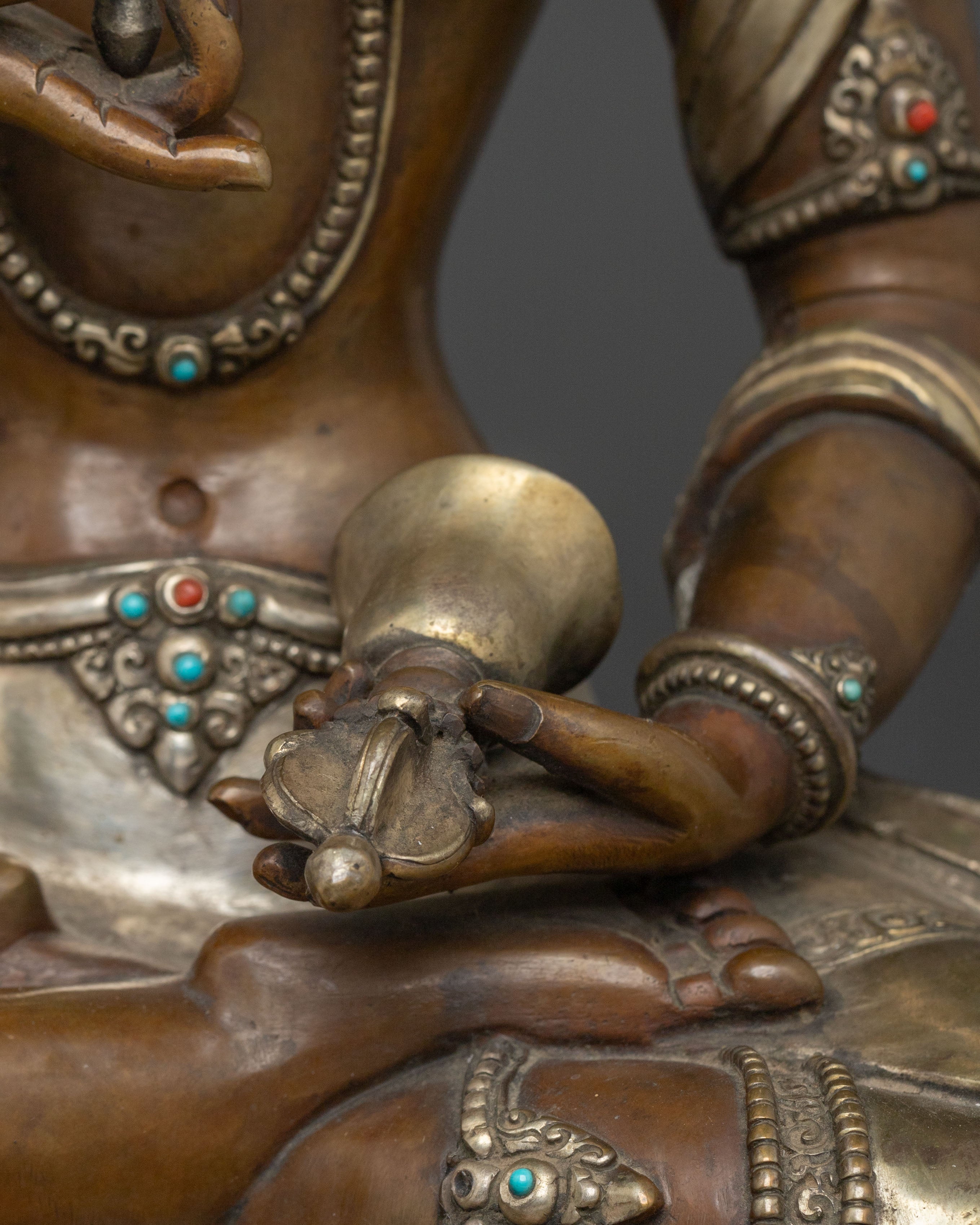 Vajrasattva Statue: Exquisite Nepalese Craftsmanship