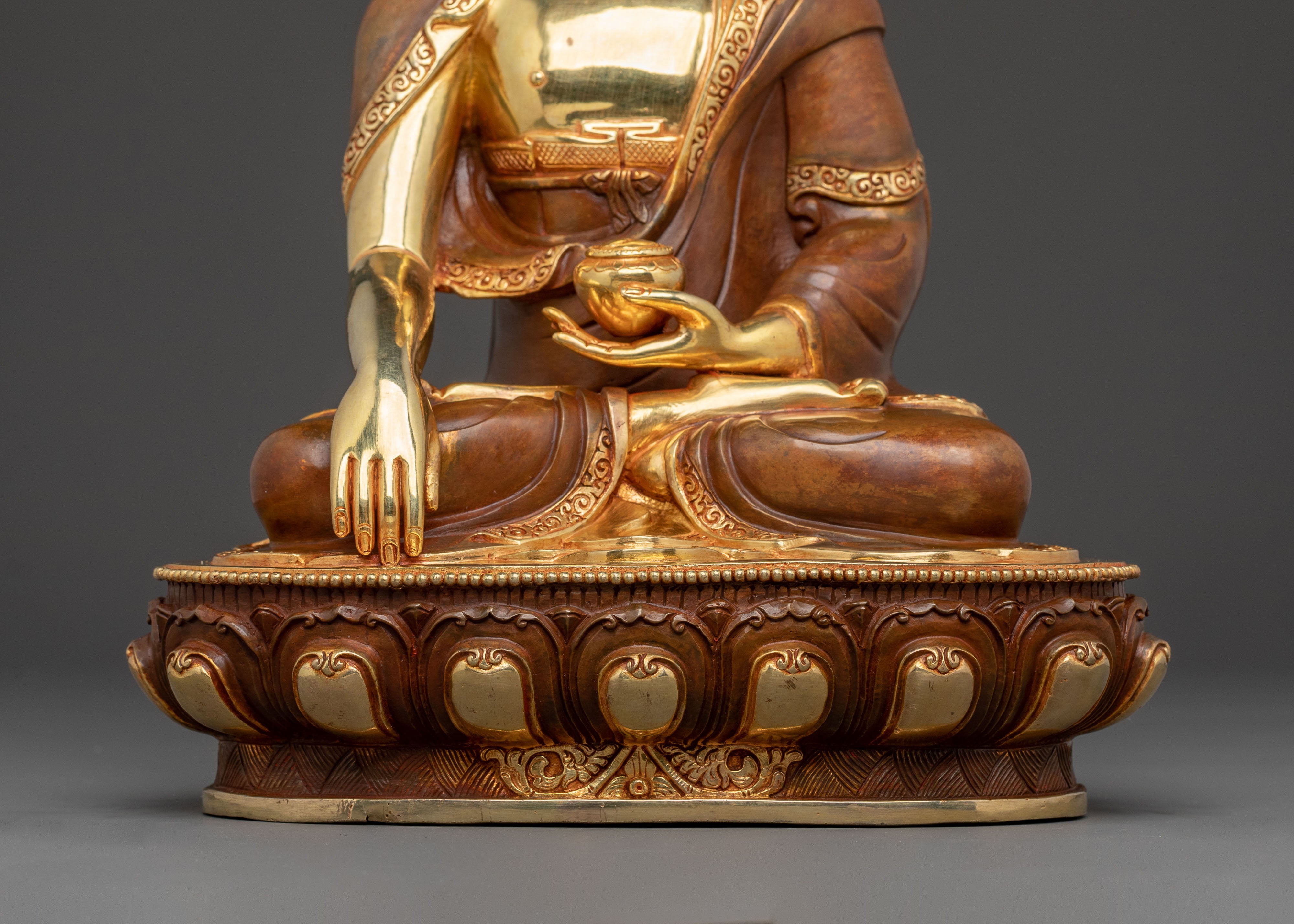 Shakyamuni Buddha Sacred Statue: Embodiment of Enlightenment
