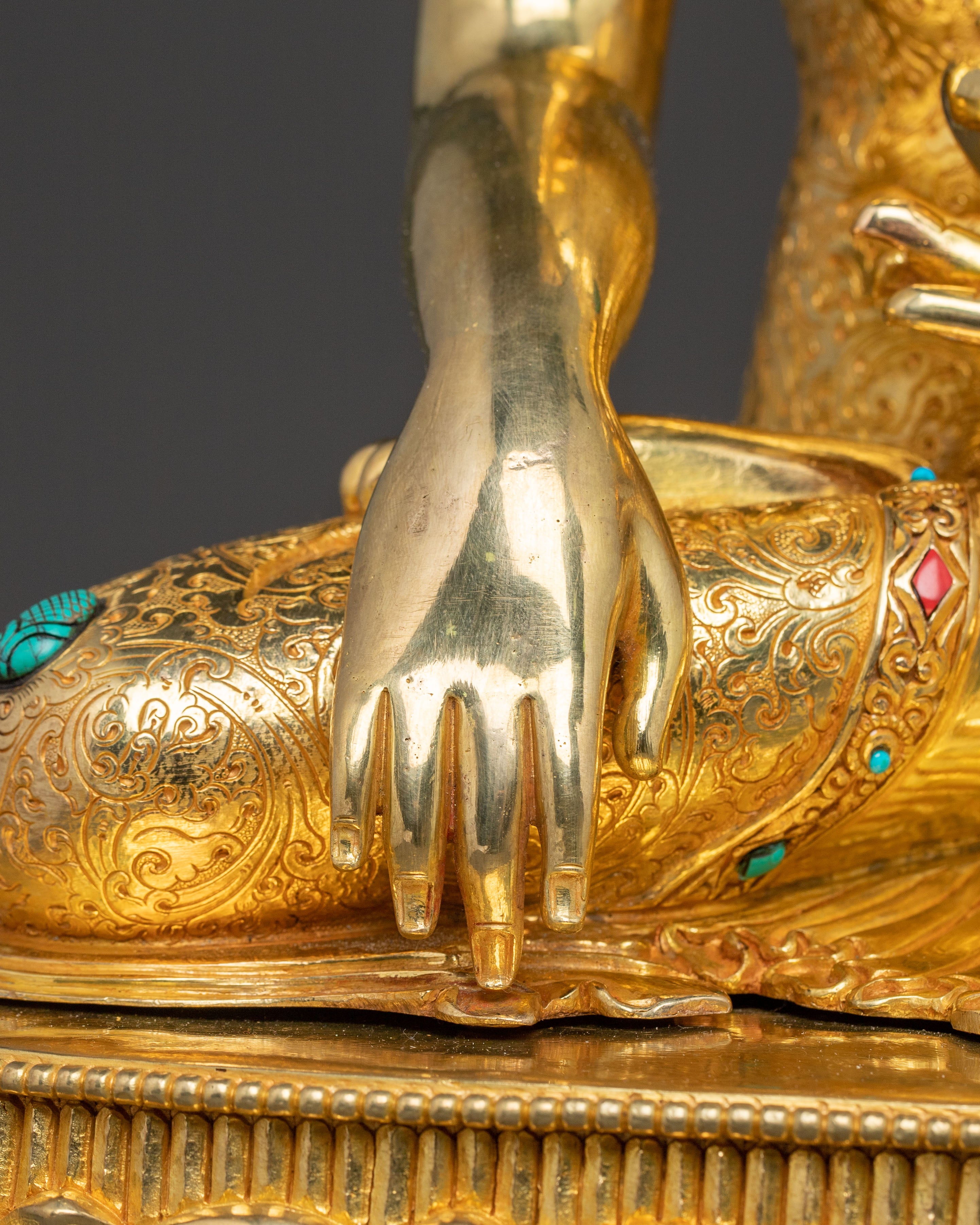 Shakyamuni Buddha Sculpture | A Beacon of Enlightenment and Serenity
