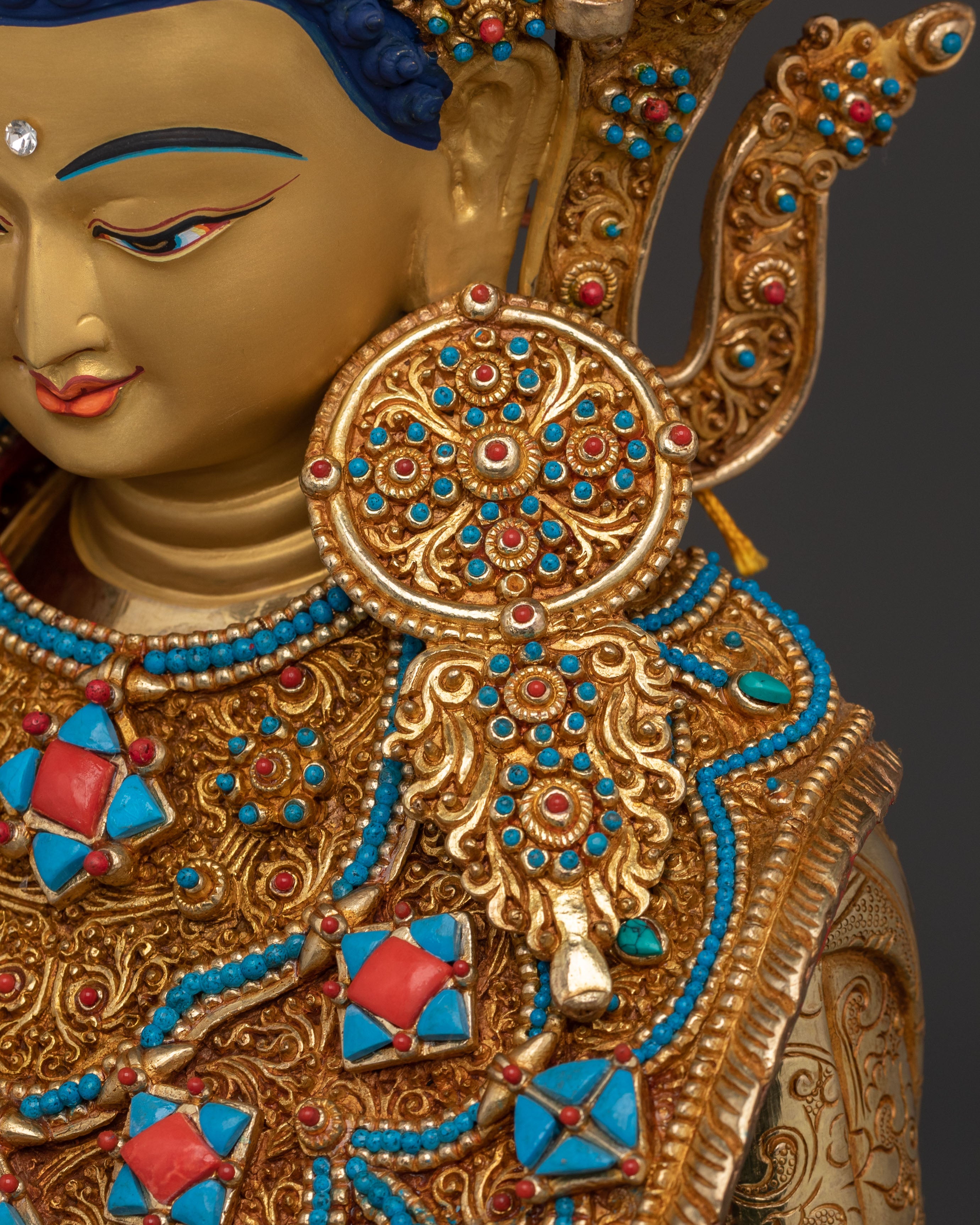 Crown Shakyamuni Buddha Magnificient Statue in Gilded Gold
