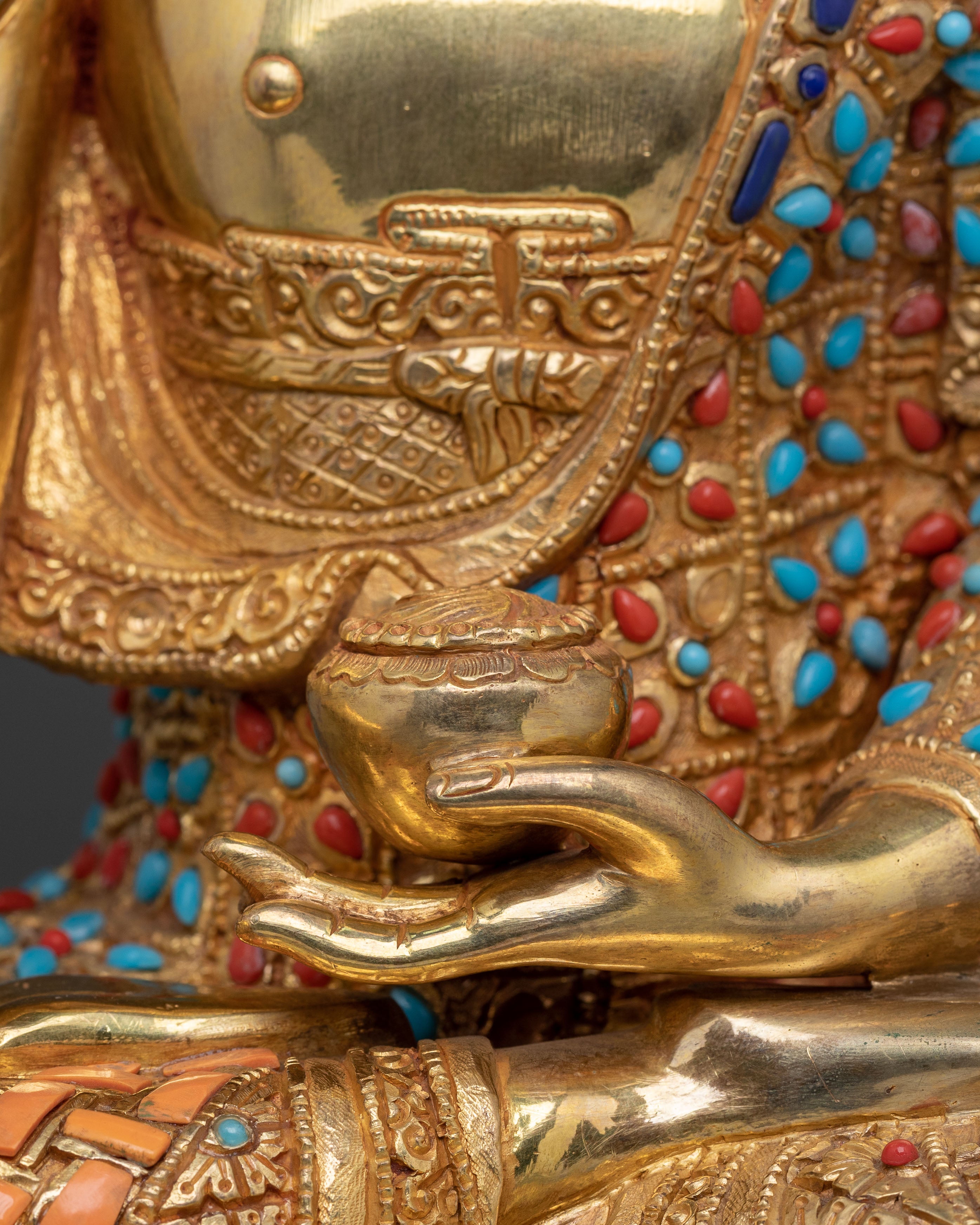 Shakyamuni Buddha Sacred Statue: Buddhist Decor