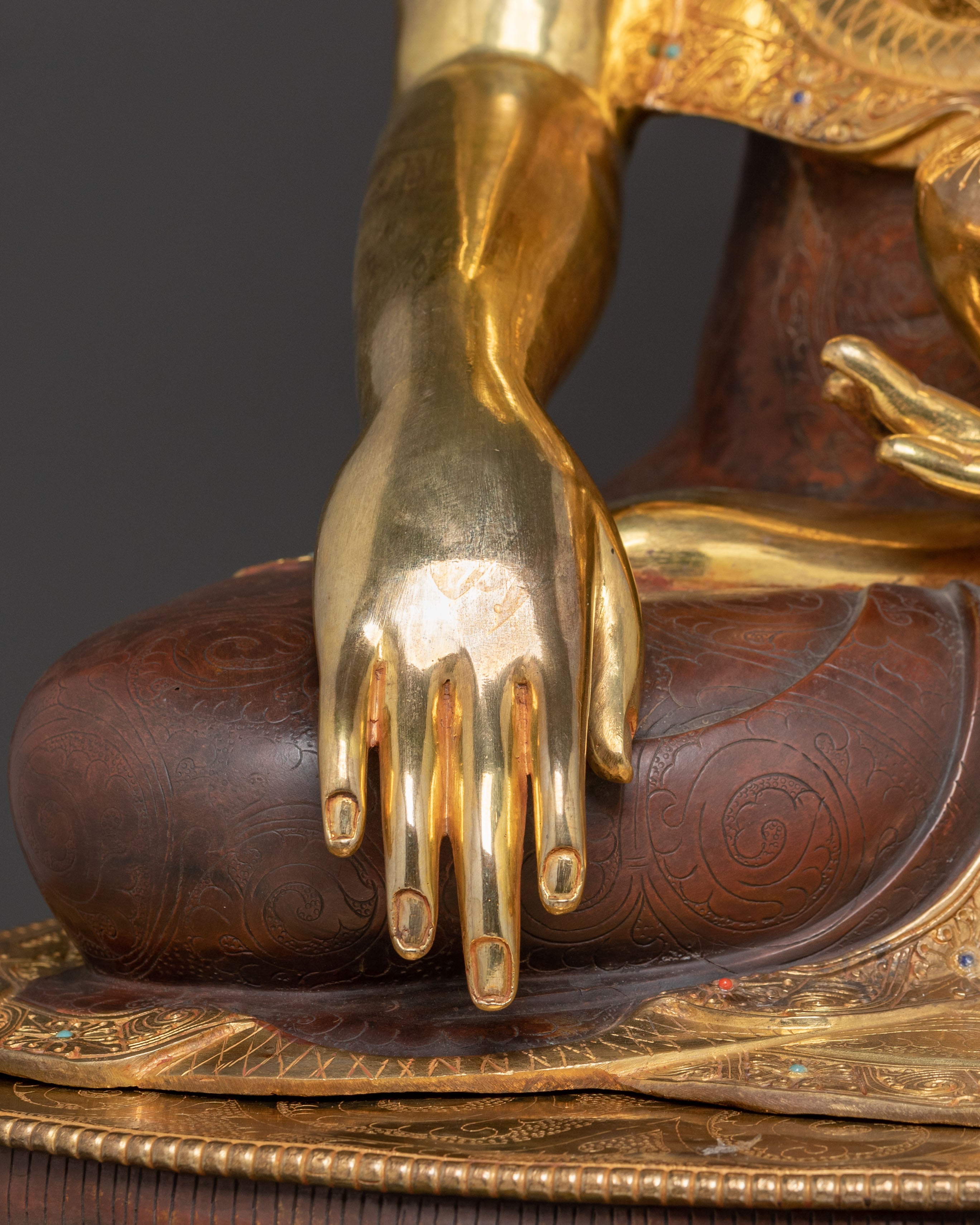Shakyamuni Buddha Divine Statue - Handcrafted Gilded Copper Statue