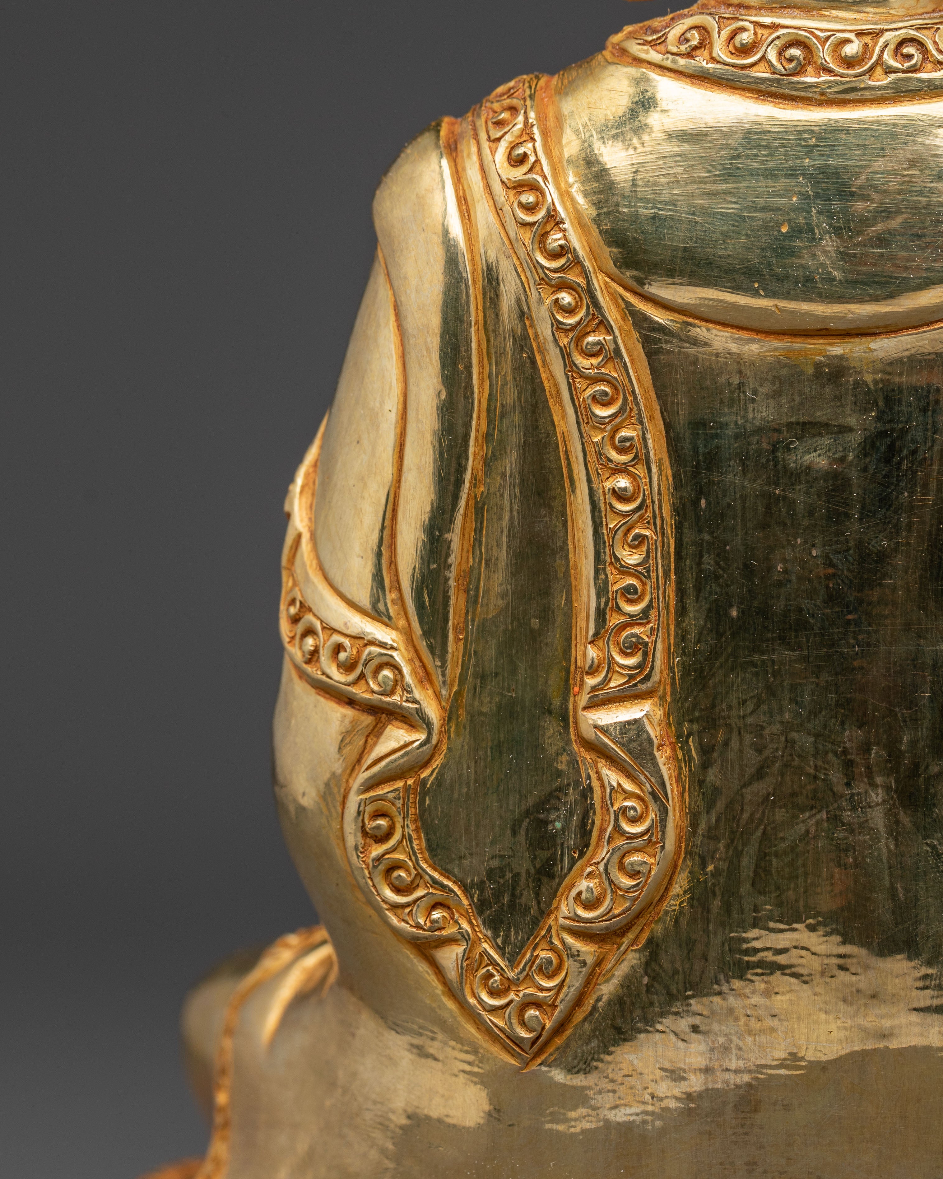 Traditional Shakyamuni Buddha Golden Statue – Handcrafted Serenity