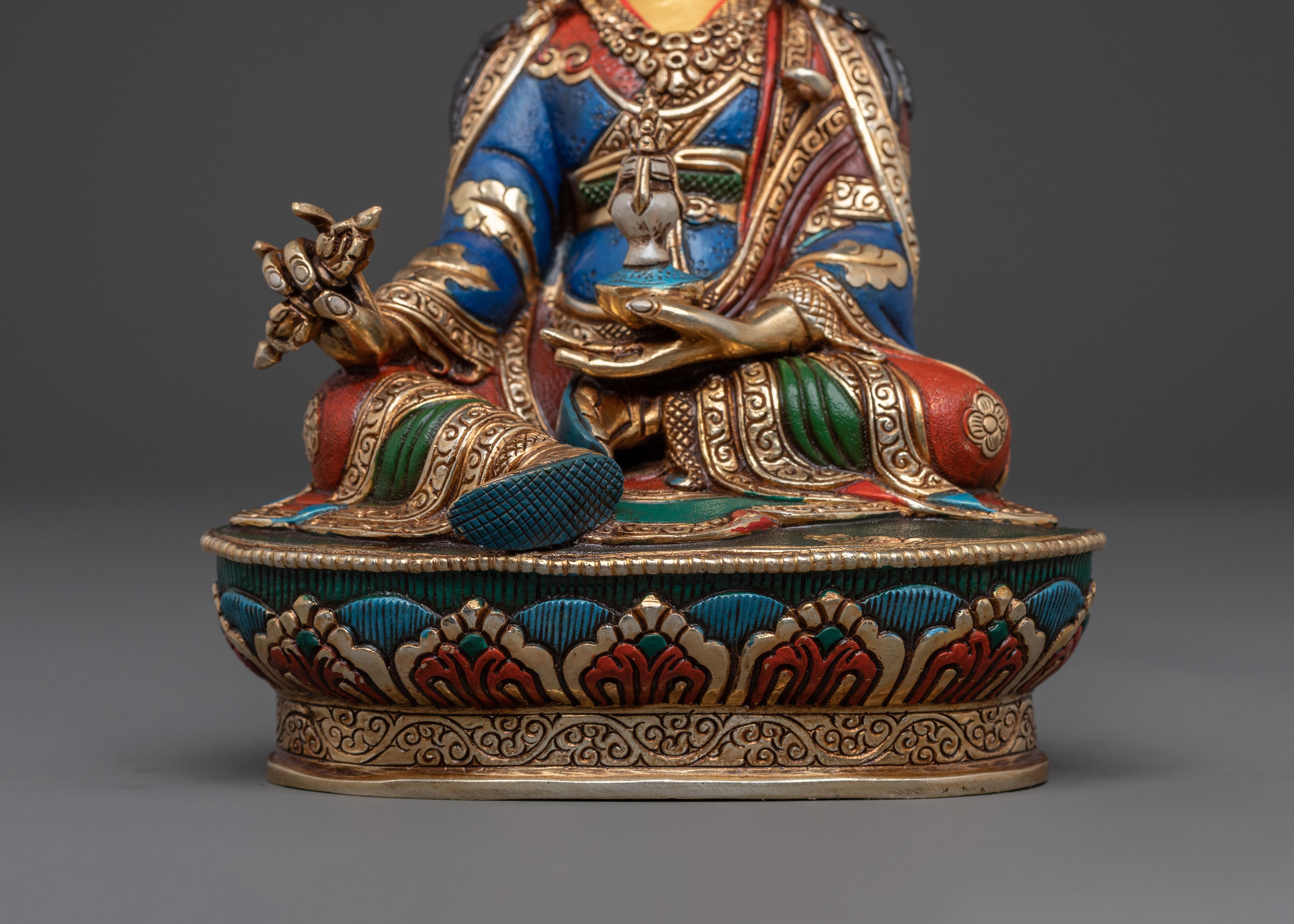 Guru Rinpoche Golden Statue | Enlightened Presence