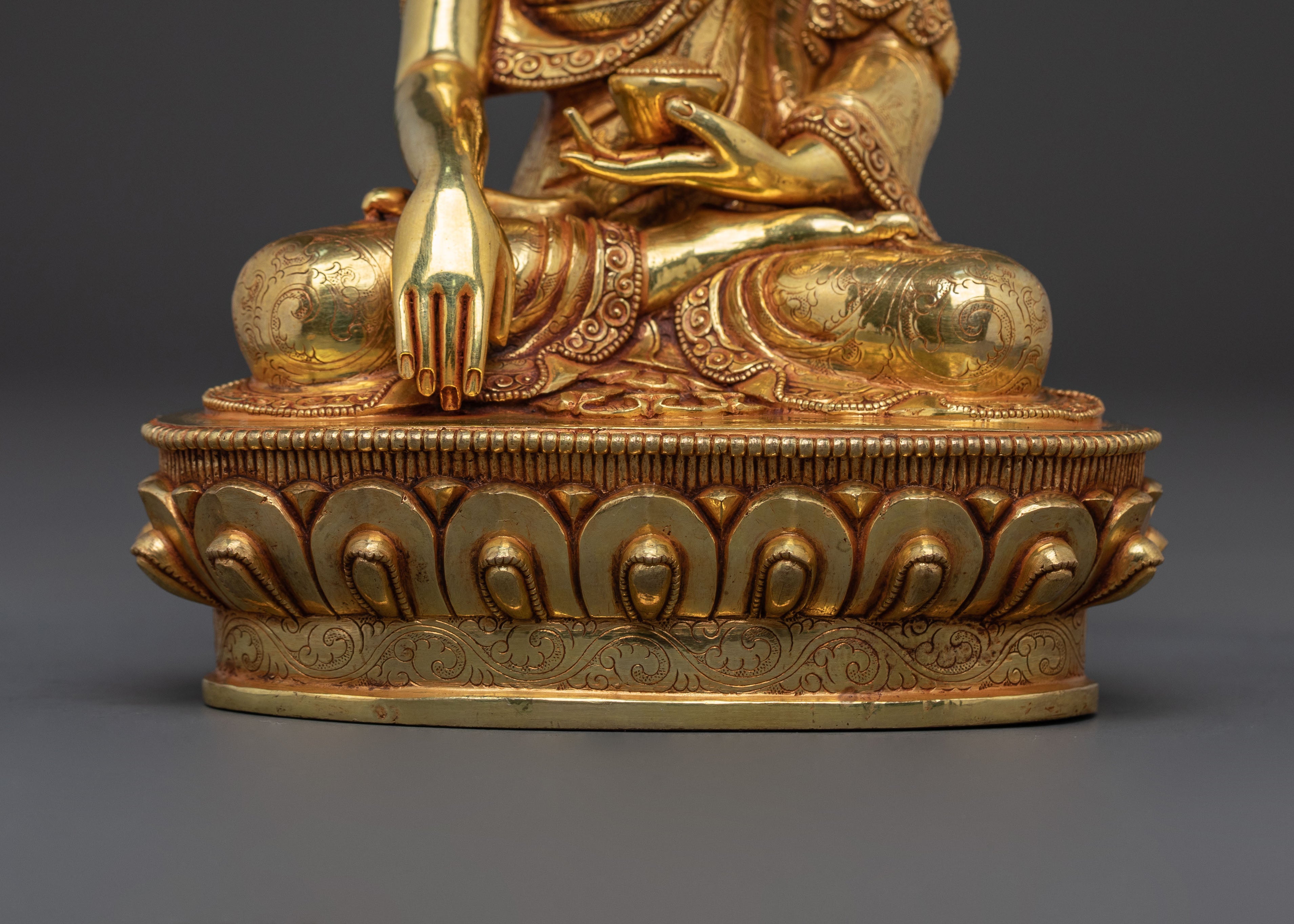 Shakyamuni Buddha Spiritual Altar Statue – Handcrafted & Gold Gilded