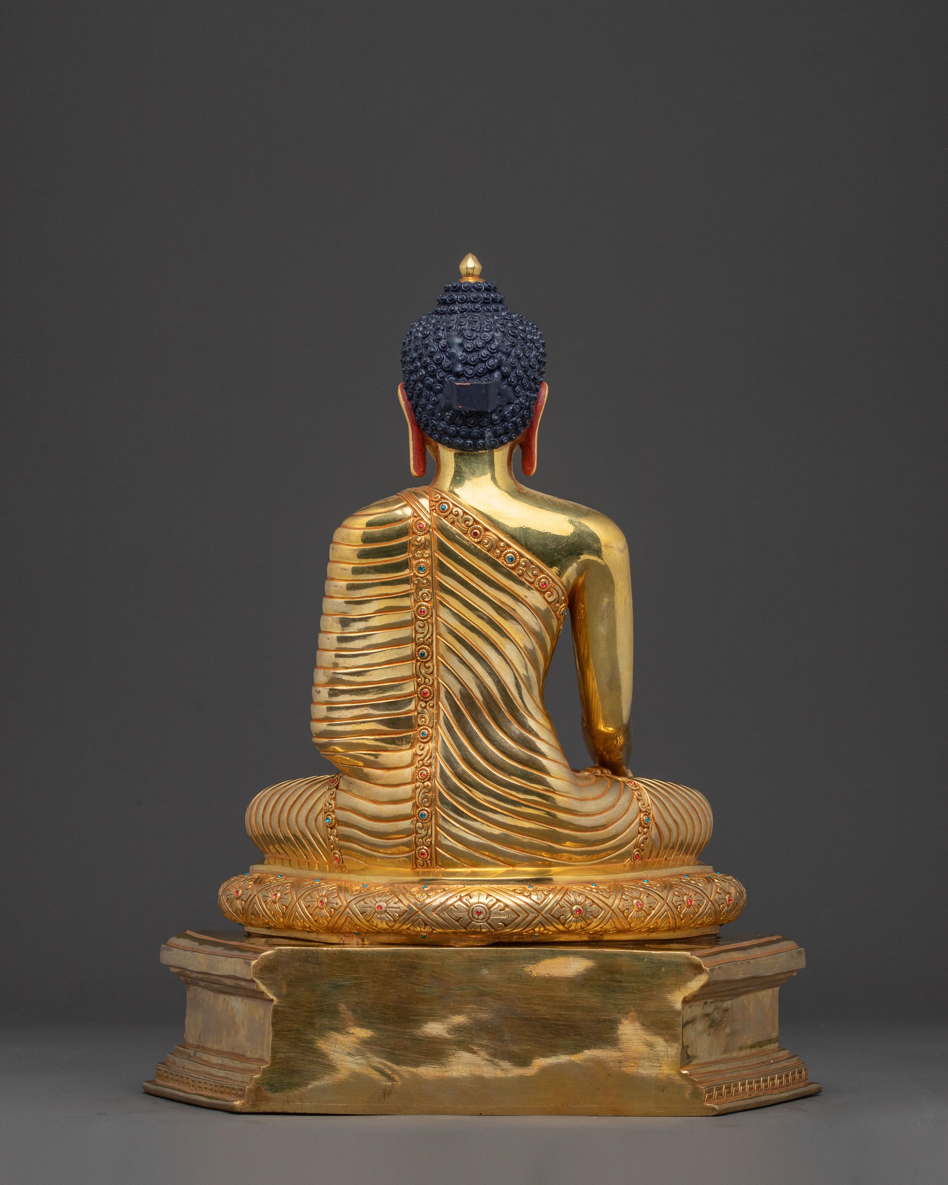 Gold-Gilded Shakyamuni Buddha Sacred Statue | A Radiant Icon