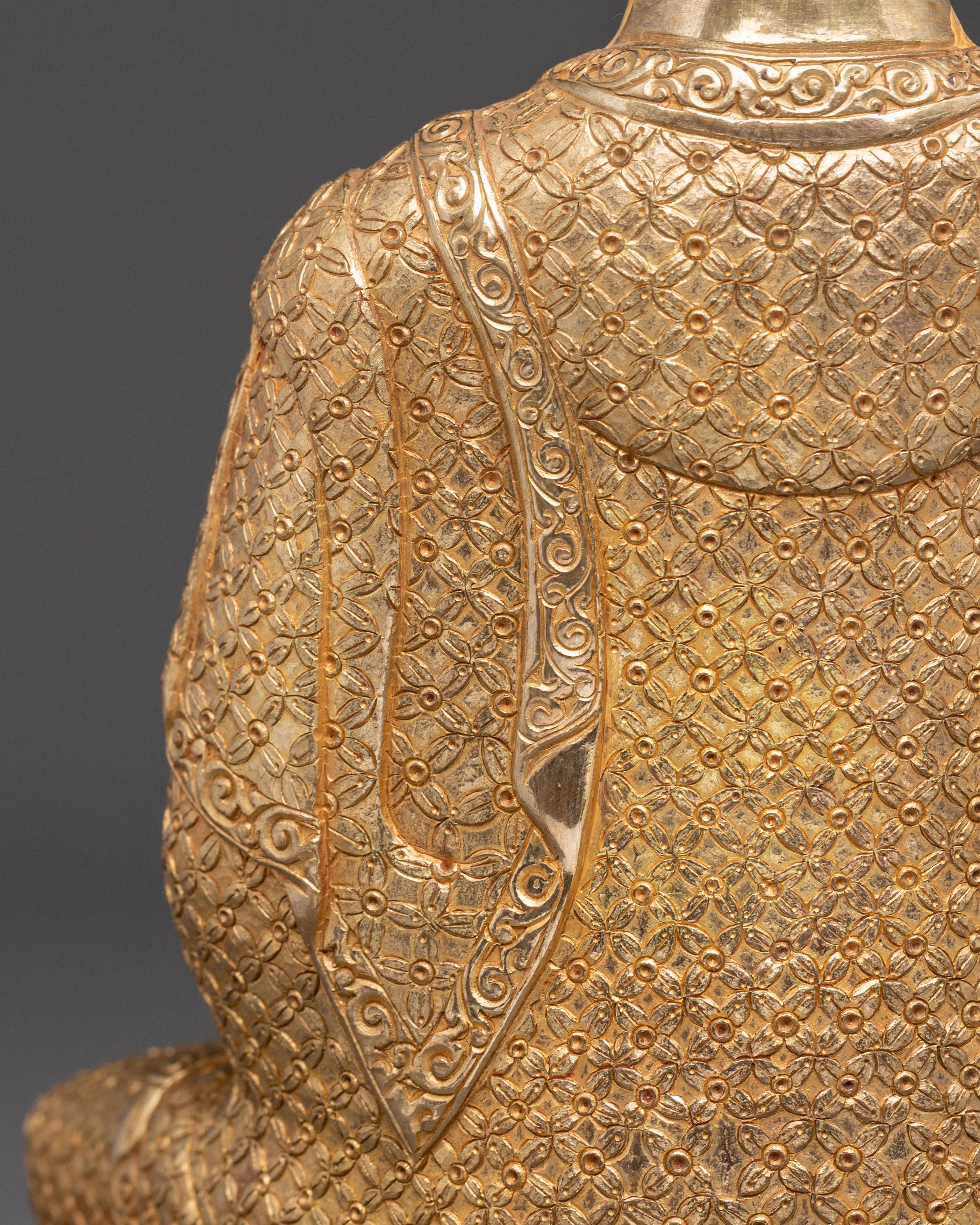 Shakyamuni Buddha Buddhist Statue: 24K Gold Gilded Statue