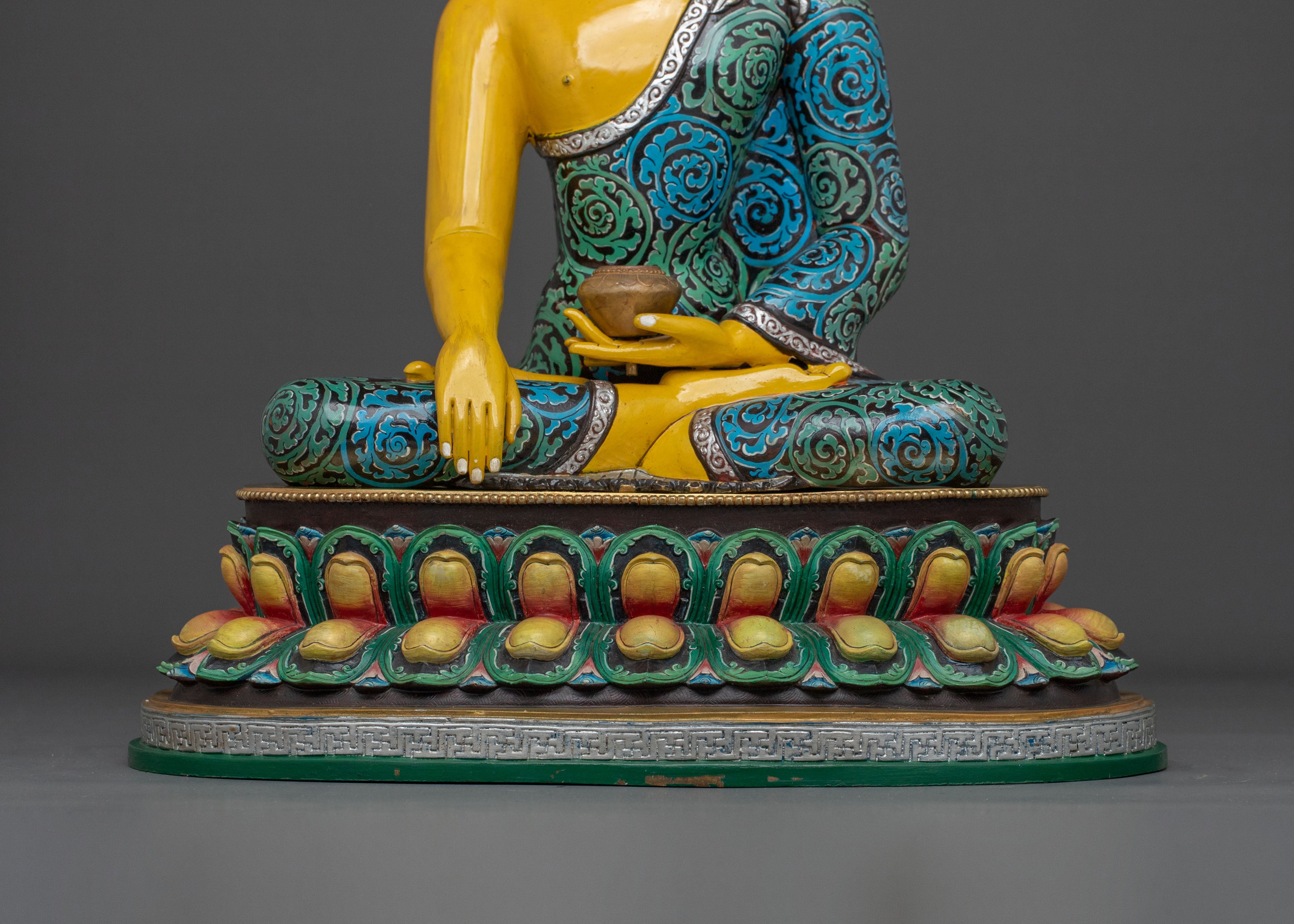 The Traditional Shakyamuni Buddha Statue in 24K Gold Gilded