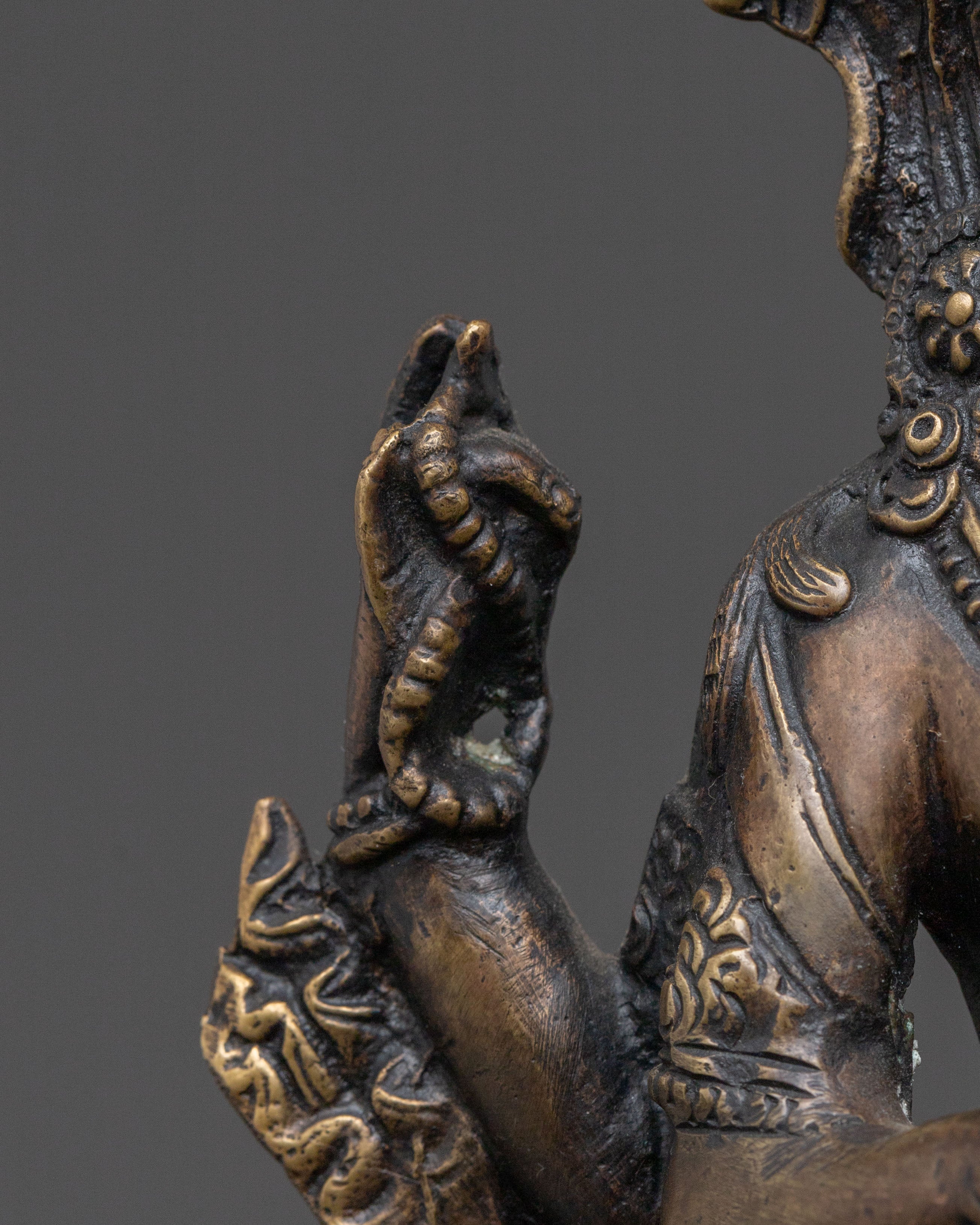 Chenrezig Statue on Throne | Spiritual Figure