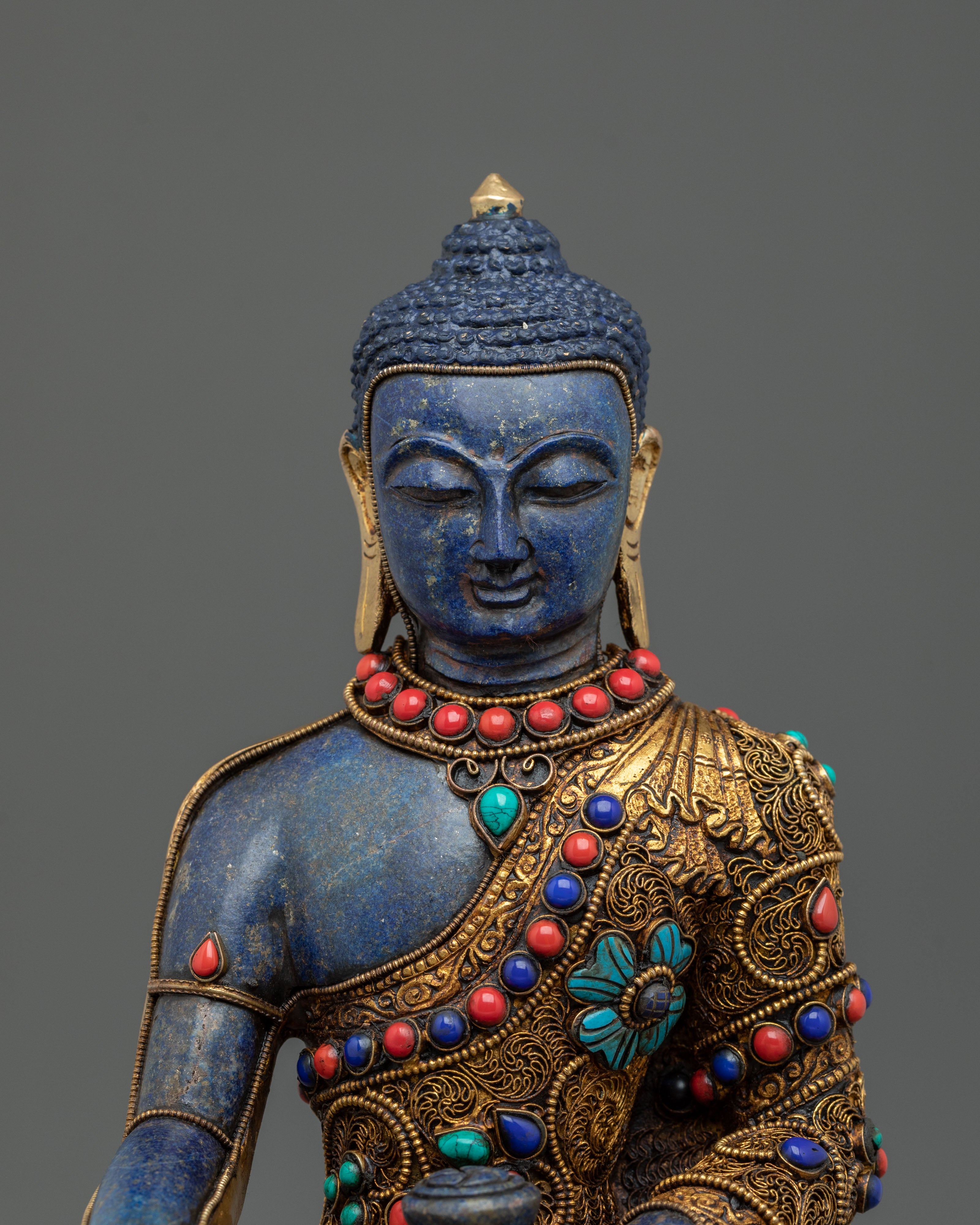 Shakyamuni Buddha Statue: Embodiment of Peace and Wisdom