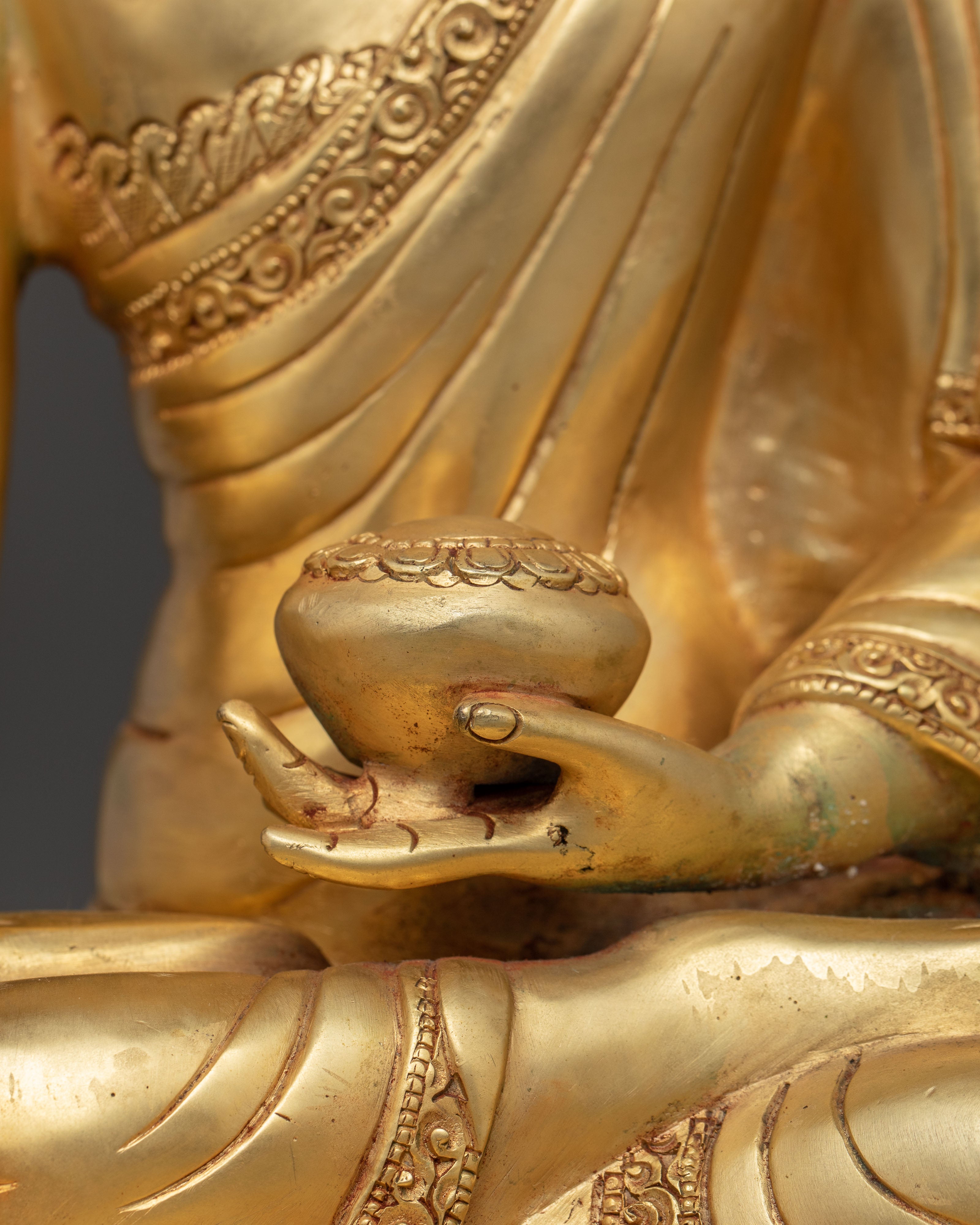 Handmade Gautama Buddha Statue: Symbol of Knowledge and Wisdom