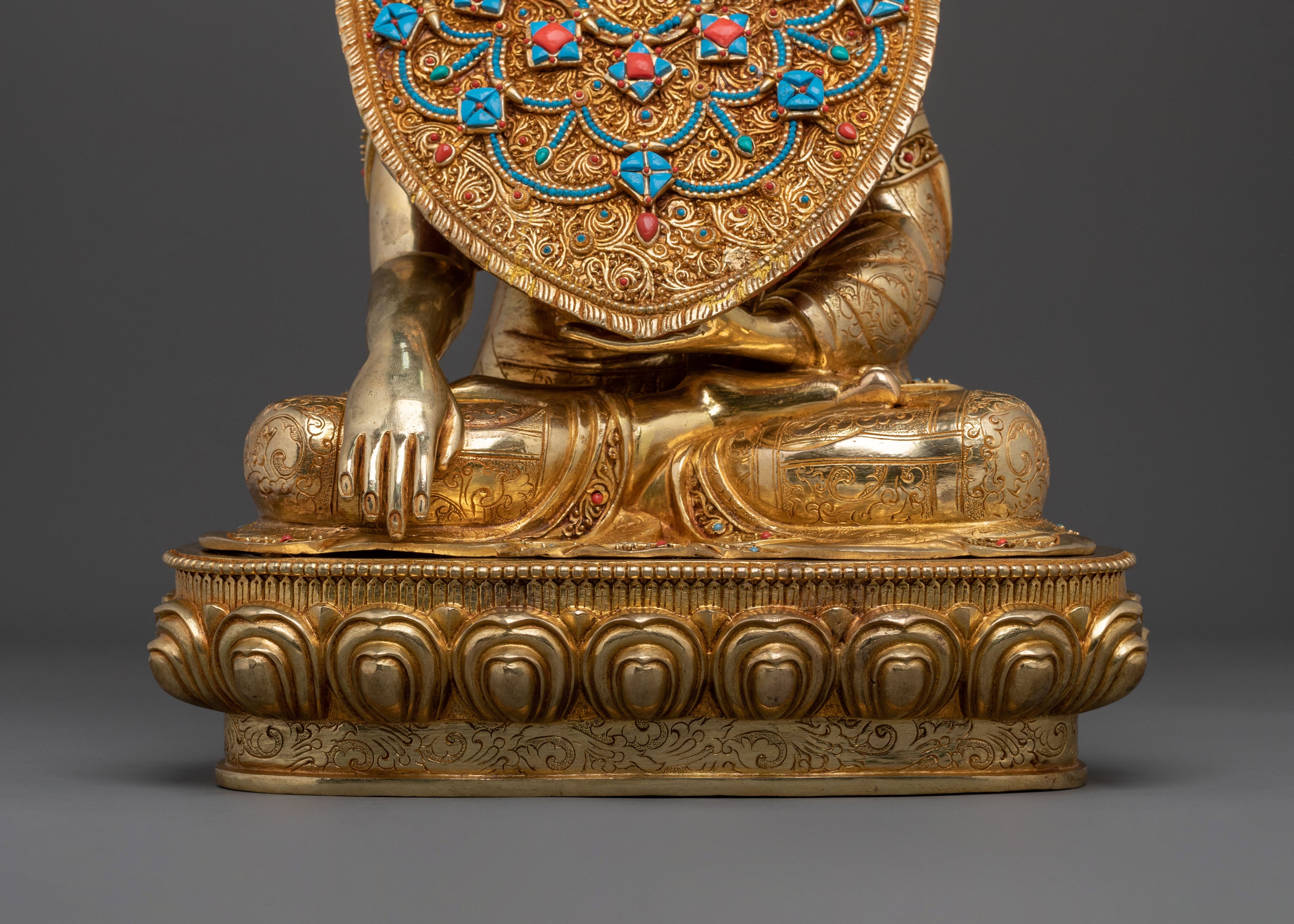 Crown Shakyamuni Buddha Magnificient Statue in Gilded Gold