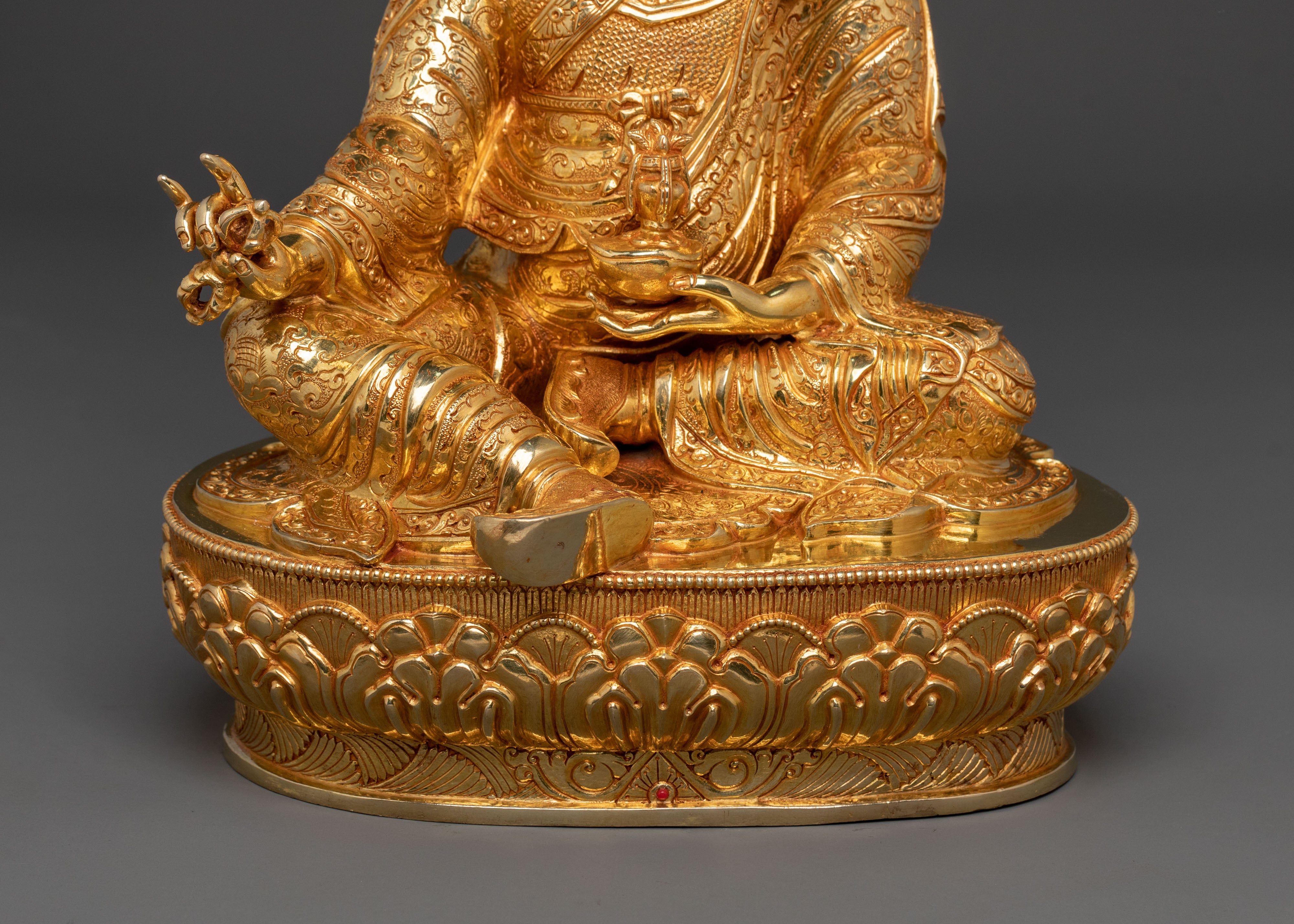 Guru Rinpoche Statue: Tibetan Buddhist Master