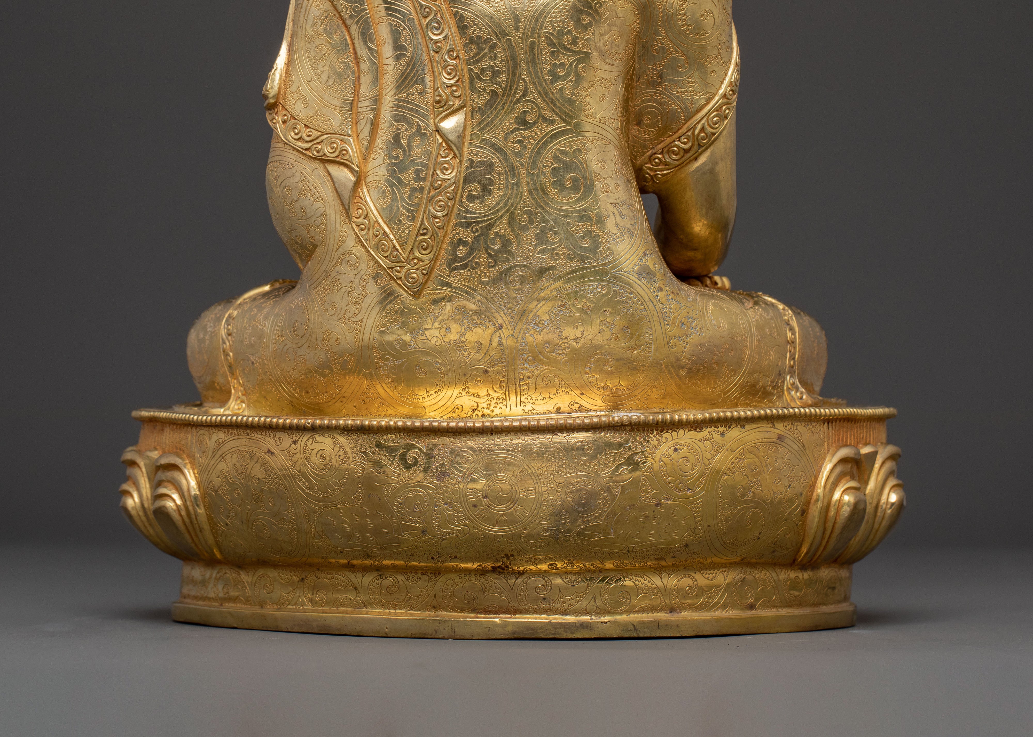 Golden Statue of Shakyamuni Buddha – Handcrafted Serenity