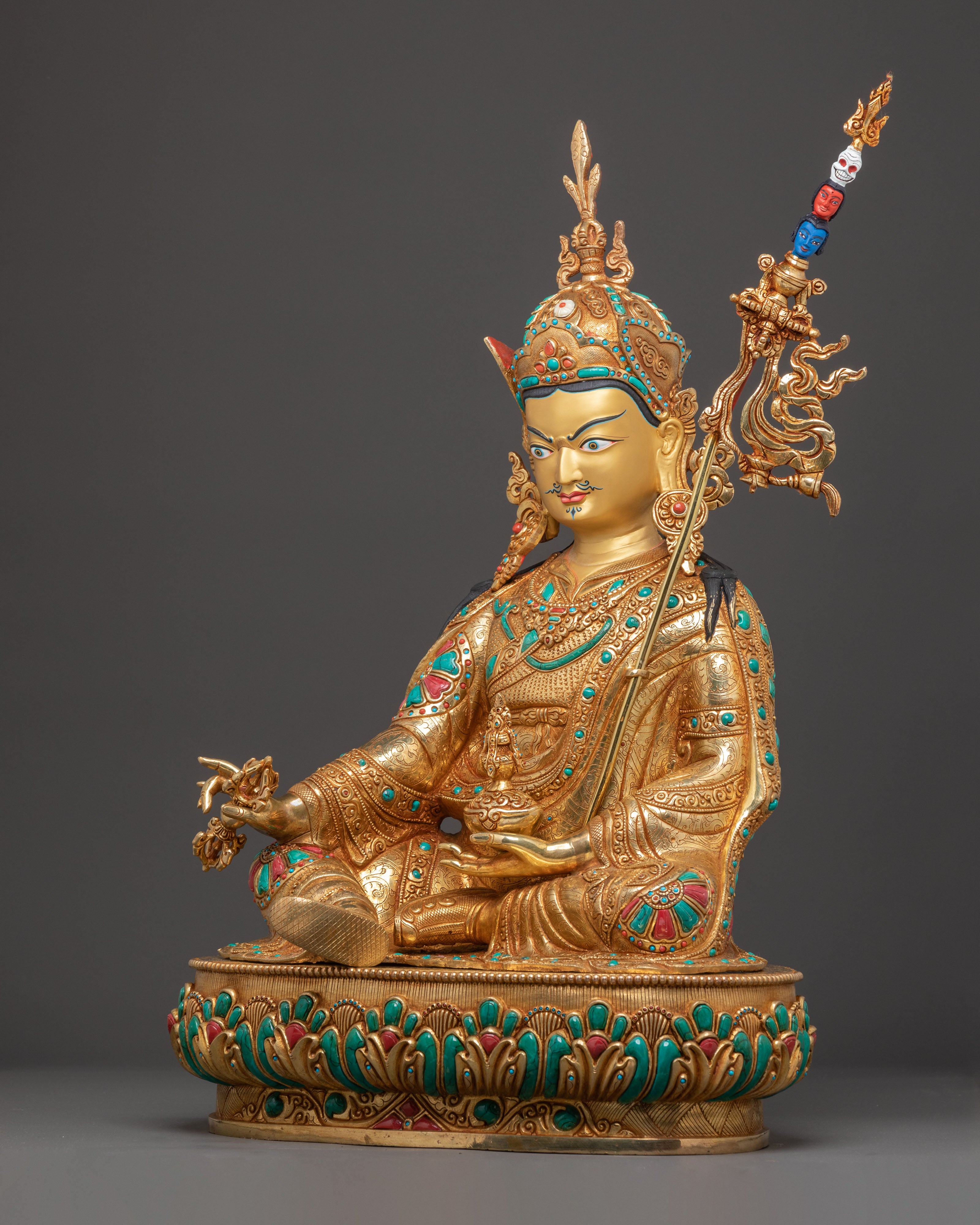 Guru Rinpoche Statue: Revered Vajrayana Master