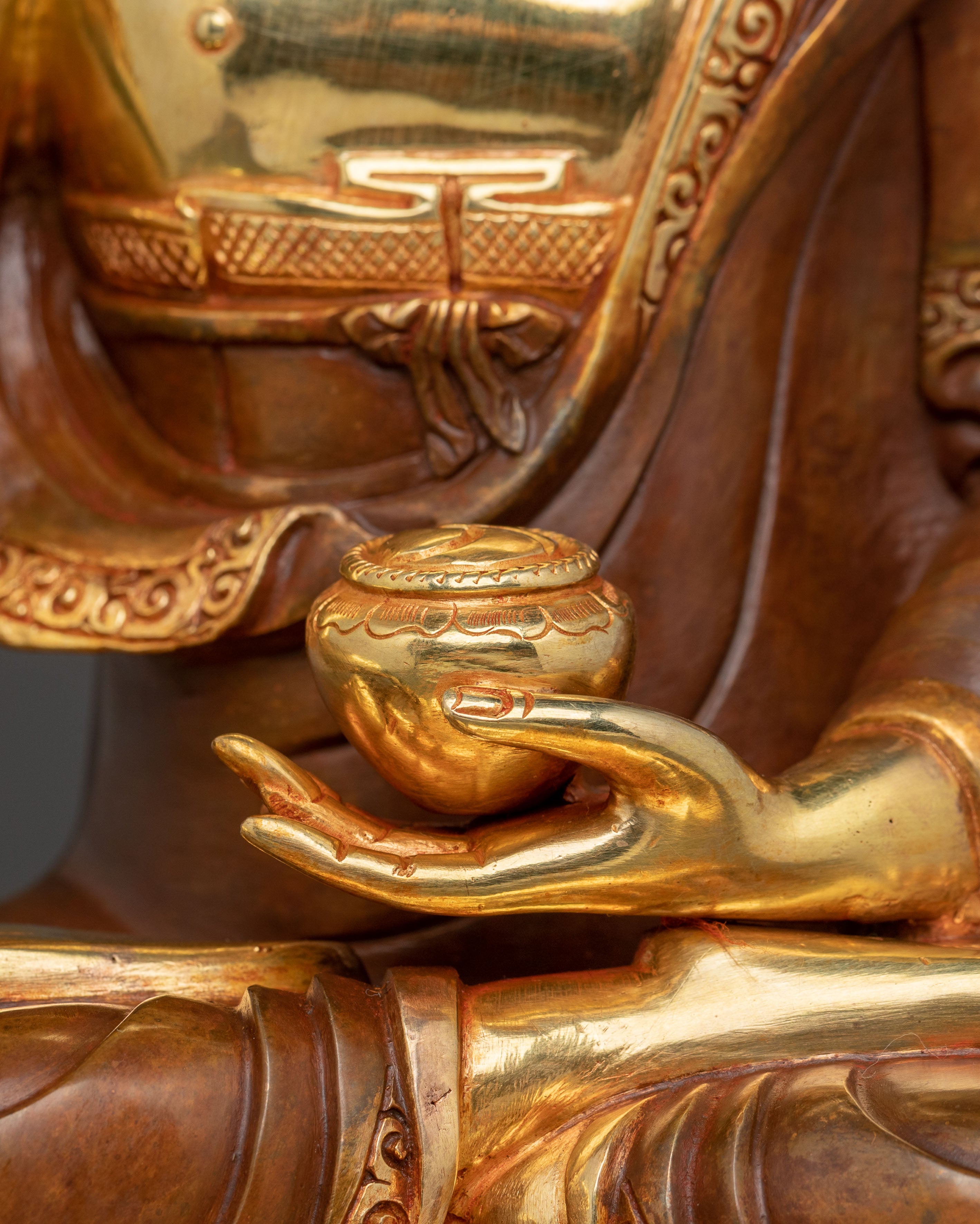 Shakyamuni Buddha Sacred Statue: Embodiment of Enlightenment