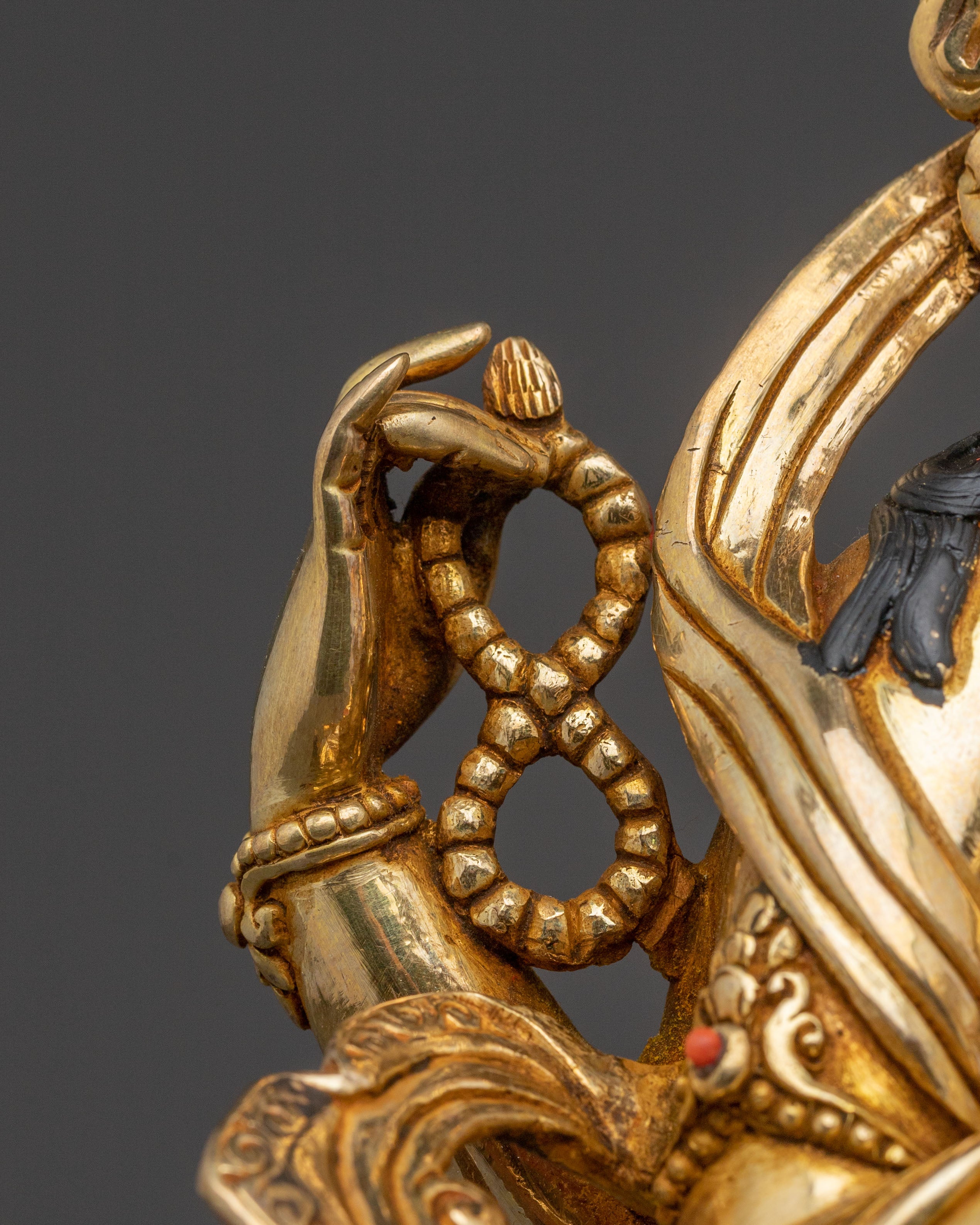 Chenrezig Enlightened Bodhisattva Statue – 24K Gold Gilded Masterpiece