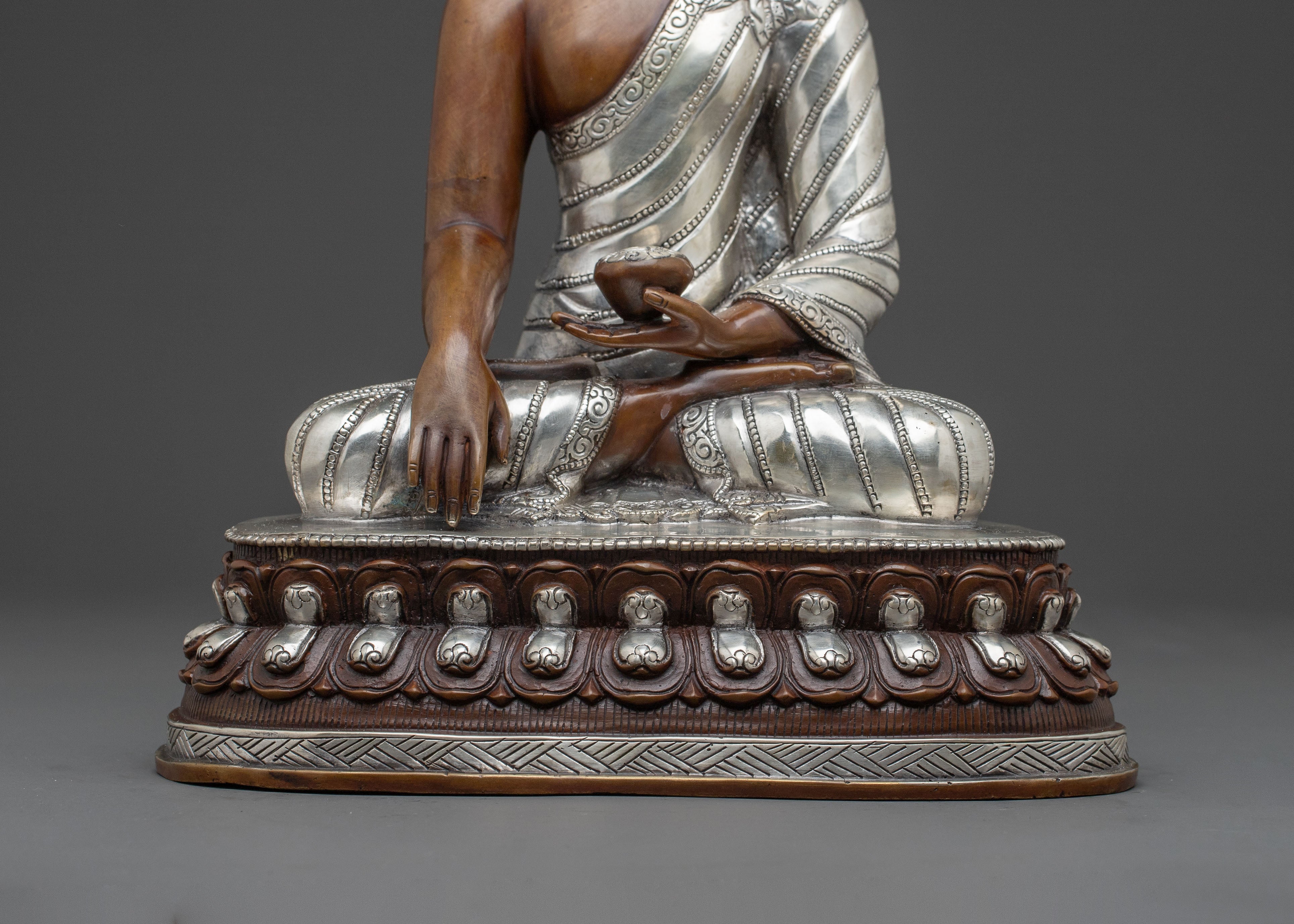 Buddha Shakyamuni Divine Copper Statue – Hand-Gilded Serenity
