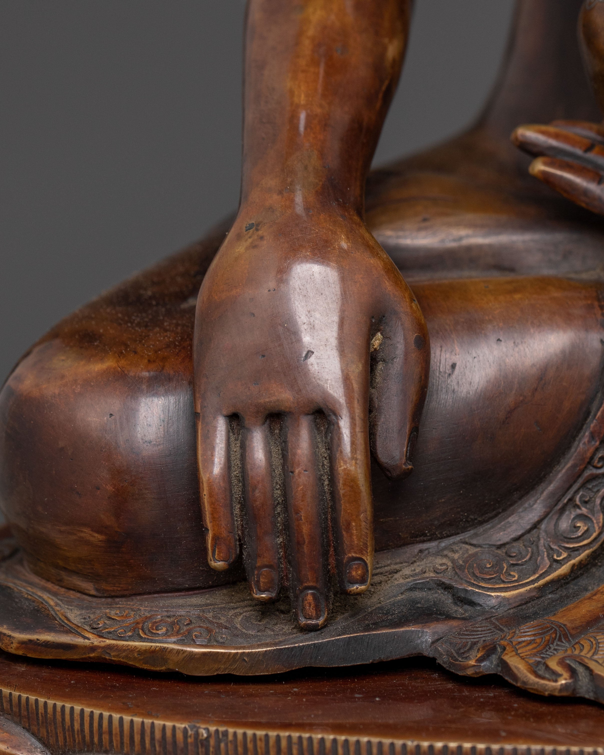 Crown Shakyamuni Buddha Statue on Throne for Rituals