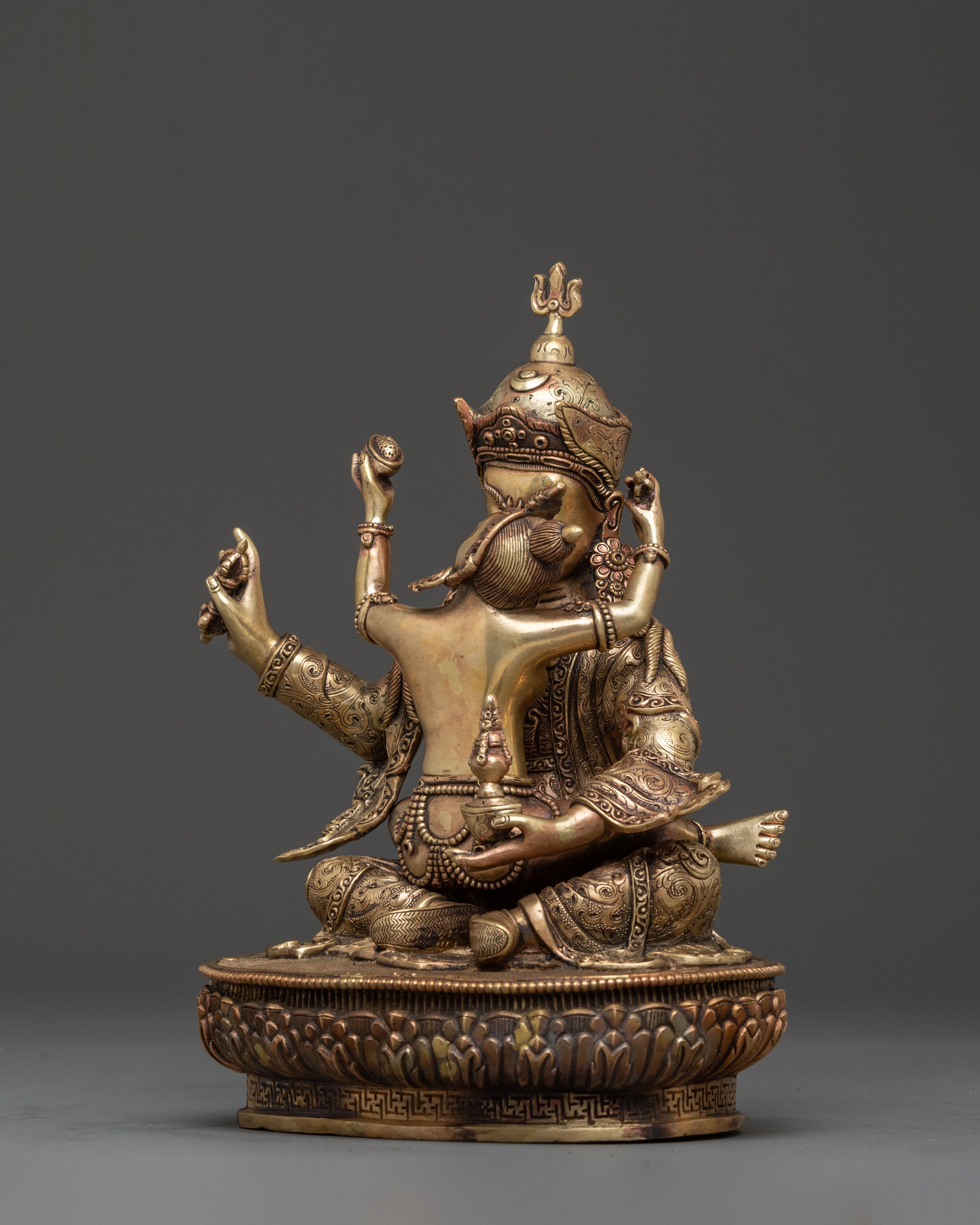 Handcrafted Padmasambhava Statue: Spiritual Teaching